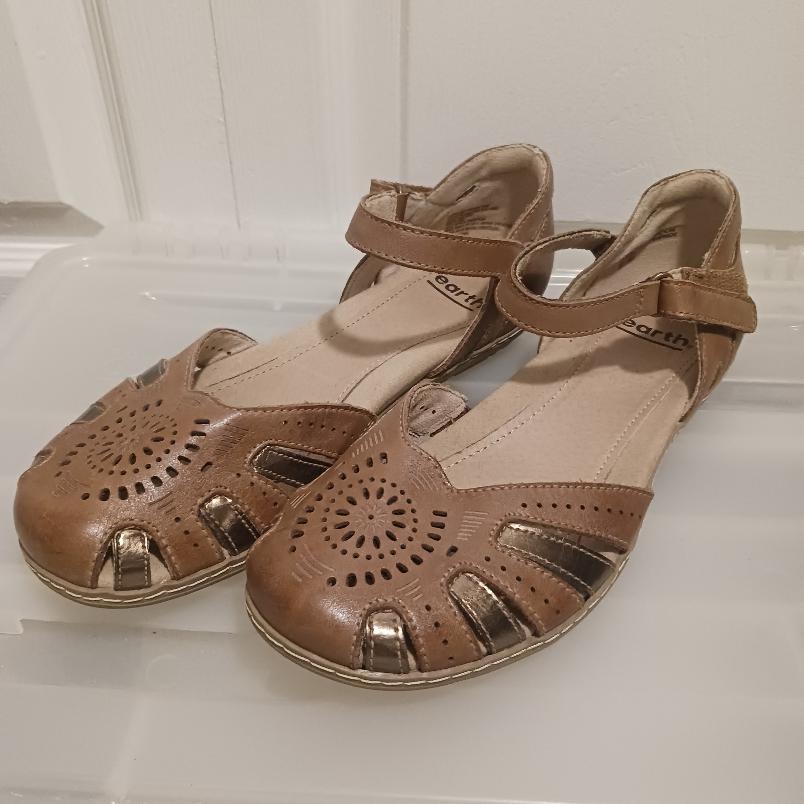 Earth Camellia Calhoun Leather Sandals Brown Almond Adjustable Strap Size 7.5M