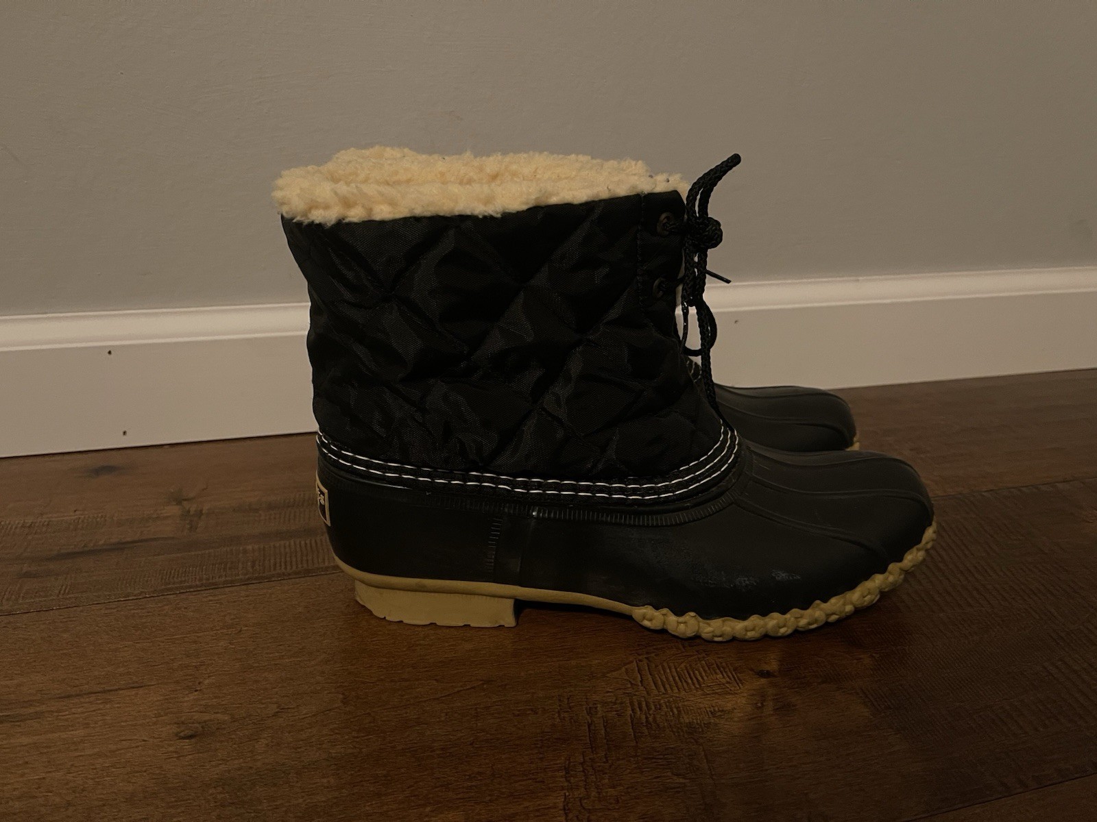 Vintage L.L. Bean Boots Made in Maine USA Black Shearling Lined Duck- Women’s 8M