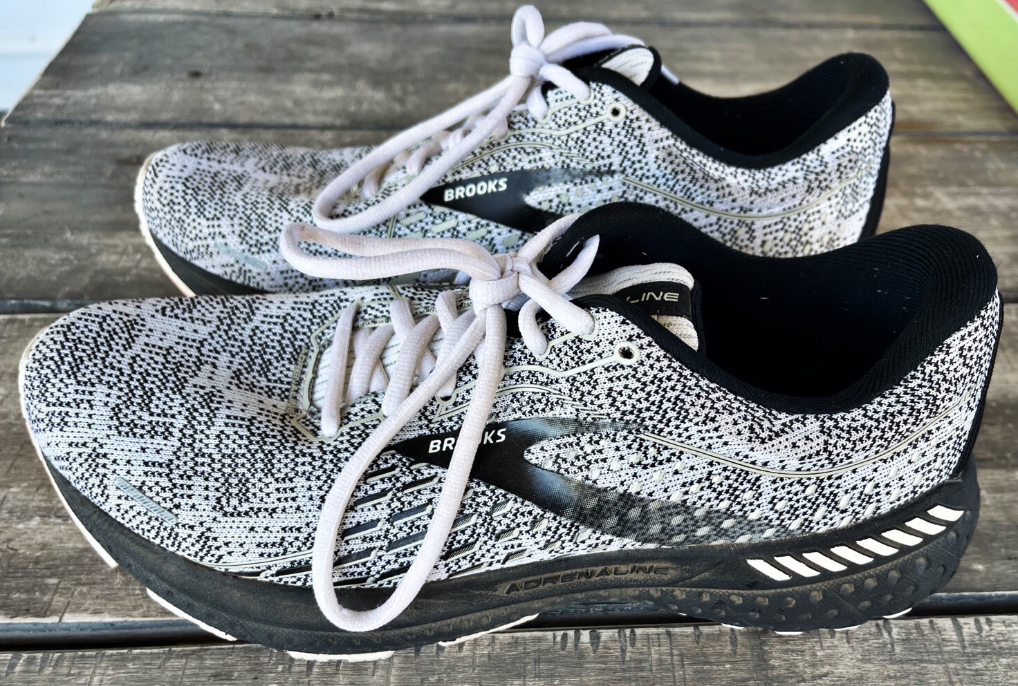 Nice Brooks Adrenaline GTS 21 Black Gray White 120329-1B-135 Sz 10 Sneaker VGC