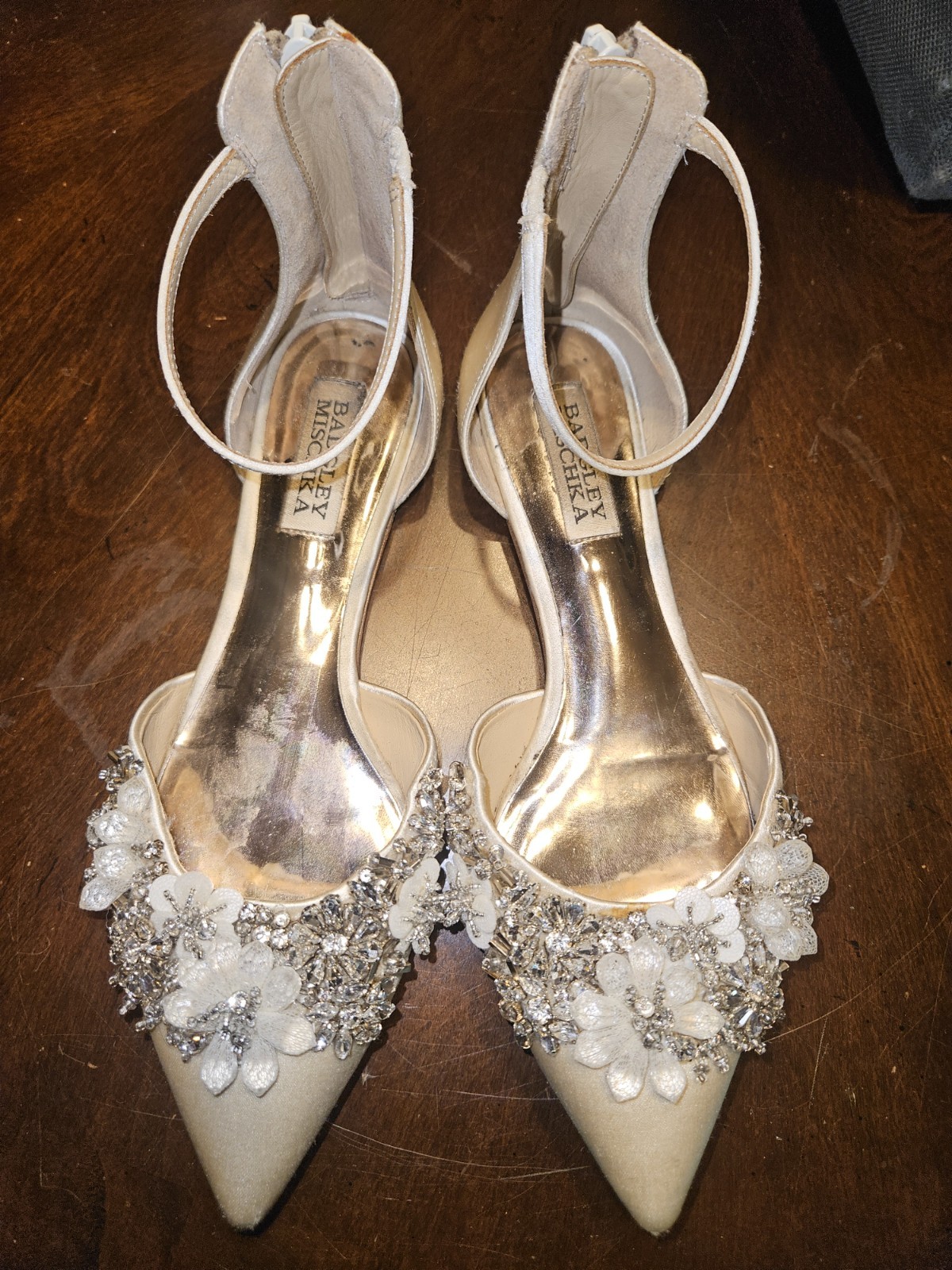Badgley Mischka Champagne ivory beaded rhinestone Bridal Flats – Sz 6