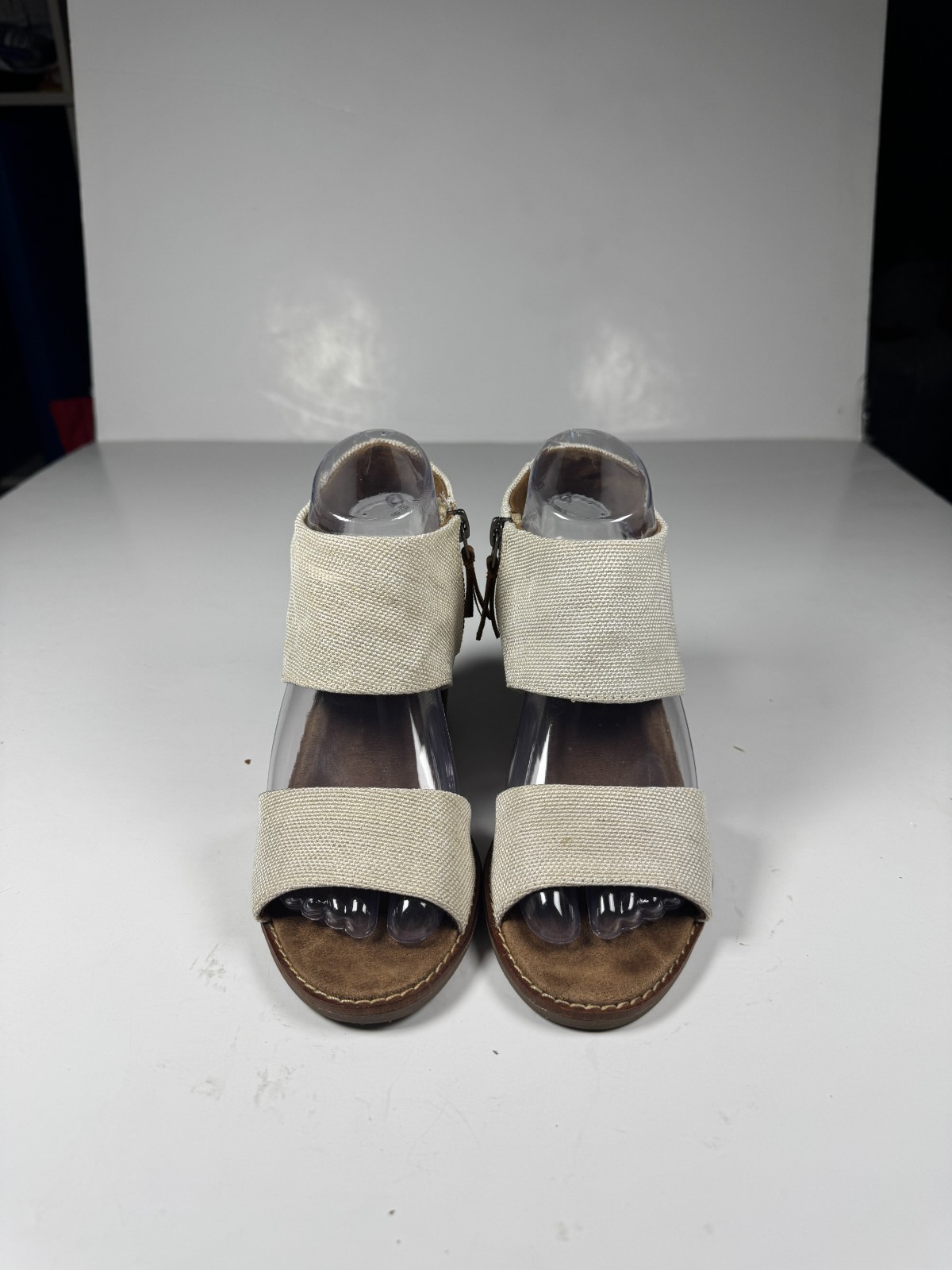 Toms Majorca Strappy Womens US 7.5 Beige Side Zip Block Heel Cutout Sandals