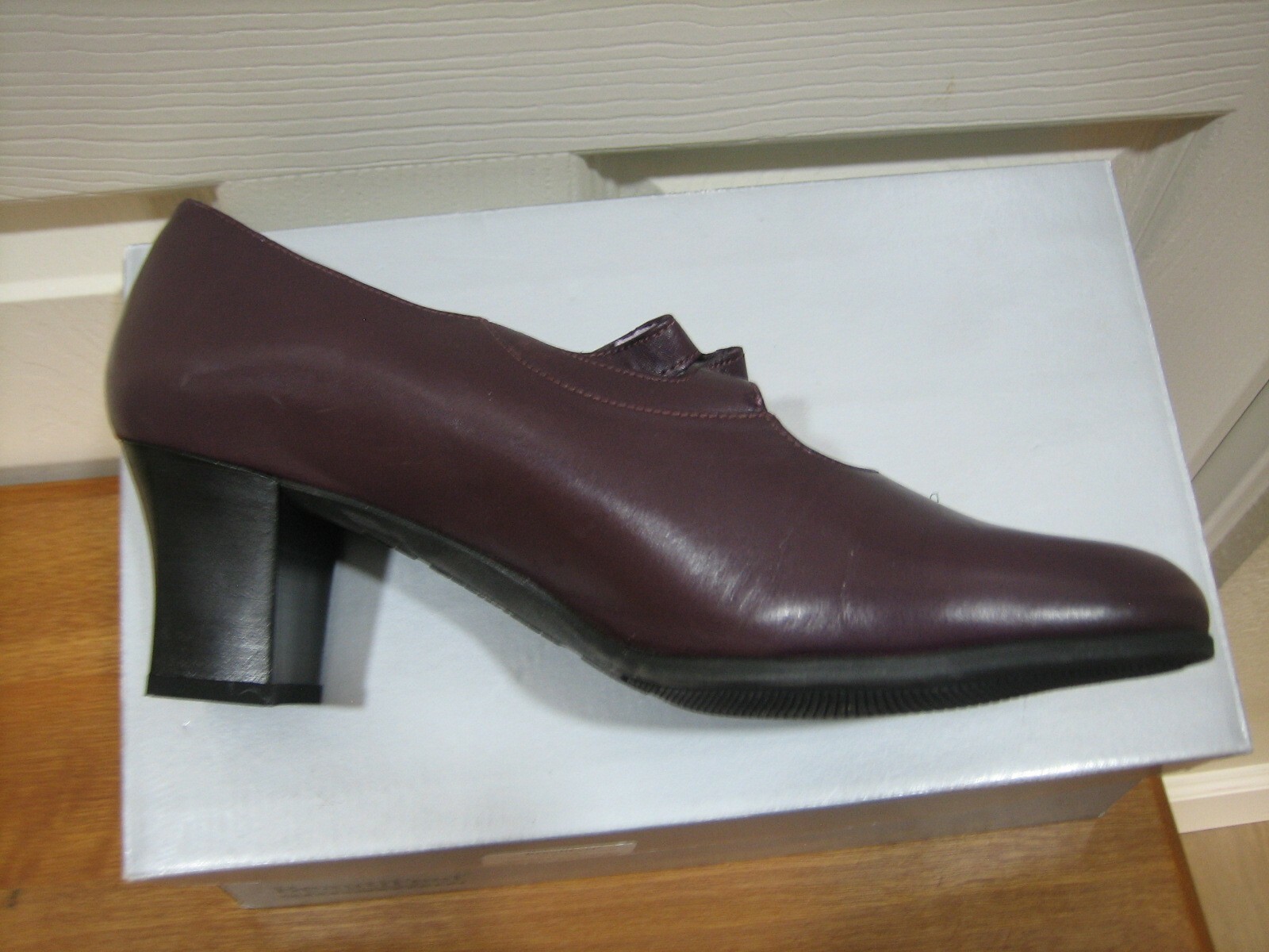 BEAUTIFEEL KATHERINA BURGUNDY LEATHER SHOE SIZE 39 M NEW WITH BOX