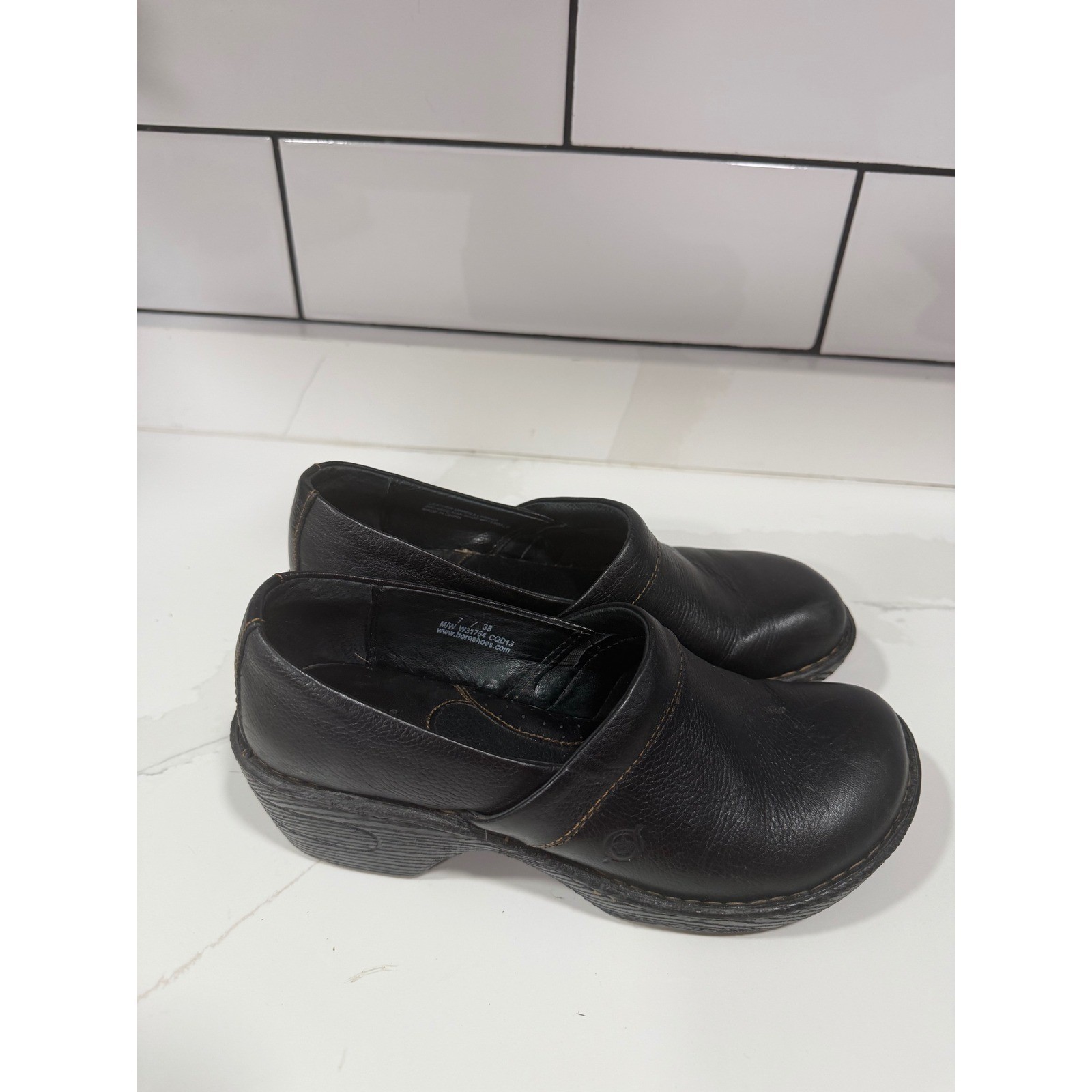 Born Black Leather Clogs W31754 Comfort Slip On Shoes Womens 7 M/W EU 38