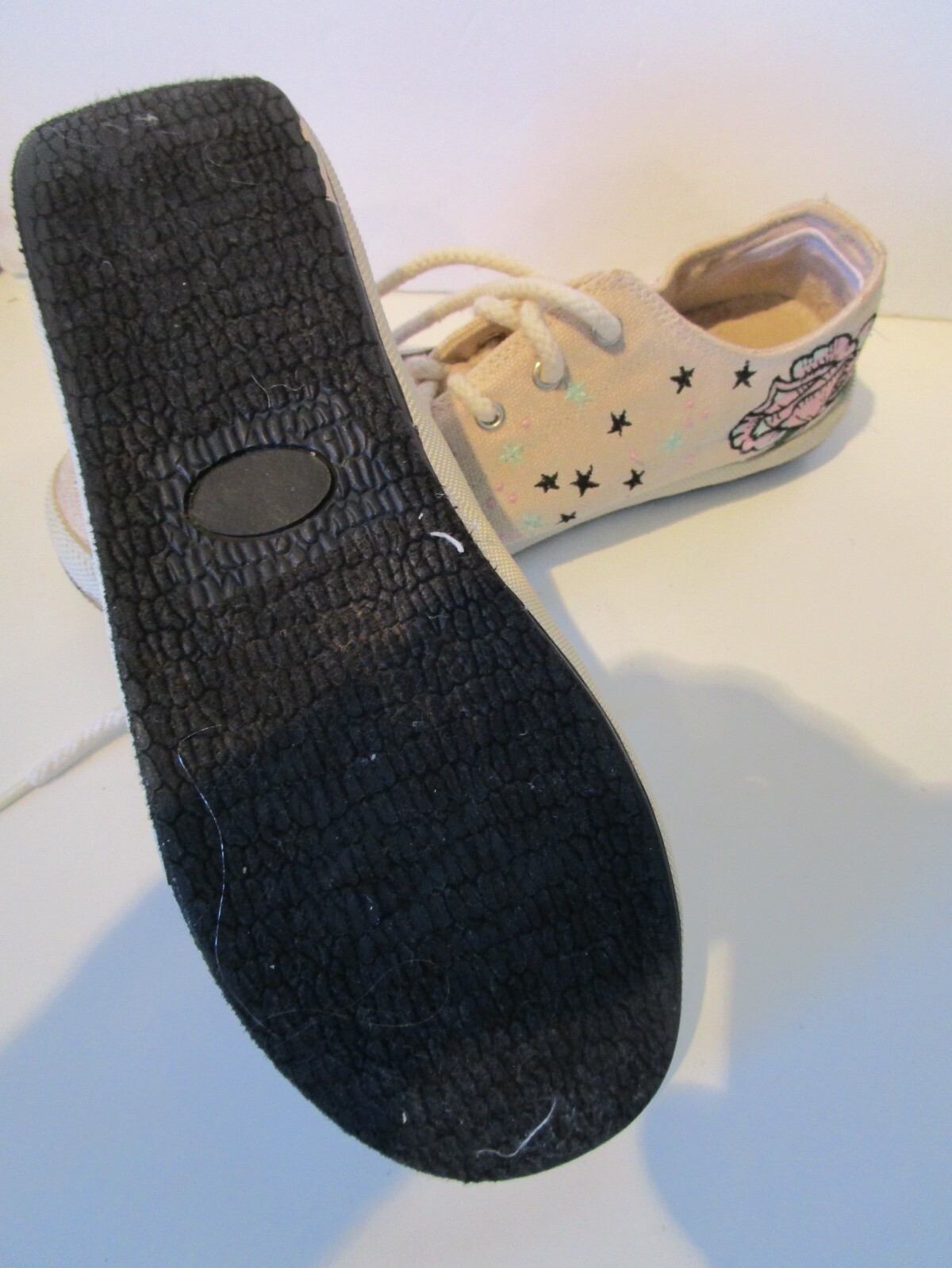 Woman’s GOTTA FLURT Sneakers Lace Up White Hearts Bling Design Size 8.5