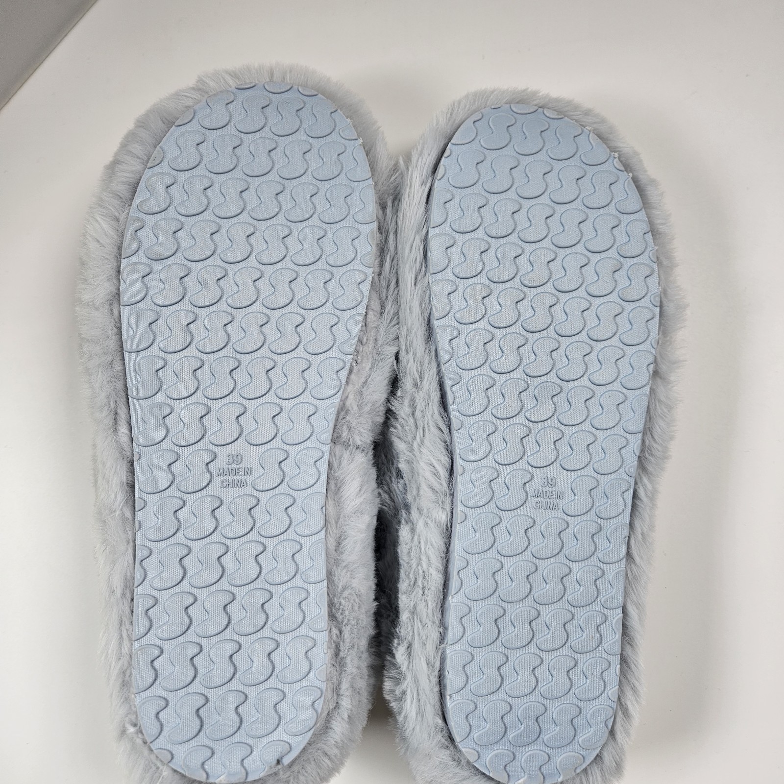 NEW SKIMS Faux Fur Slippers Gray Sz 39 Comfy Lounge Fluffy Cozy