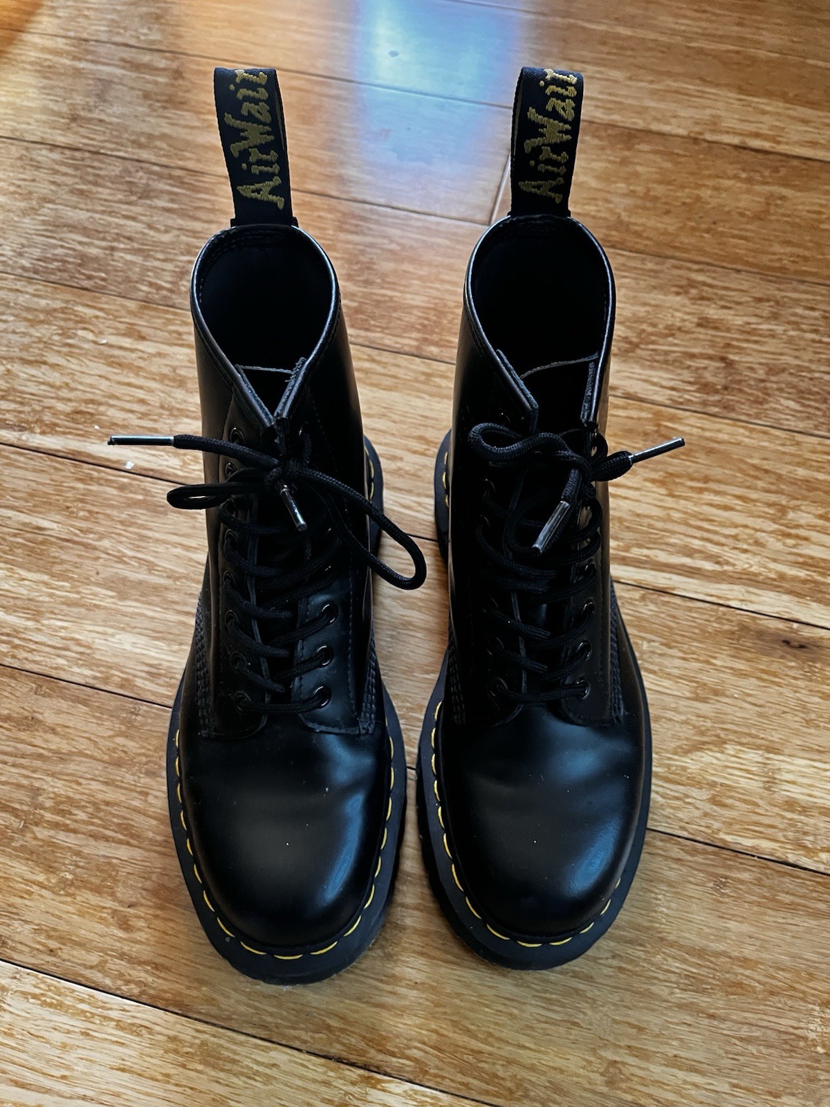 Dr. Martens 1460 Women’s Smooth Leather 8 Eyelet Boots Size 9 – Black