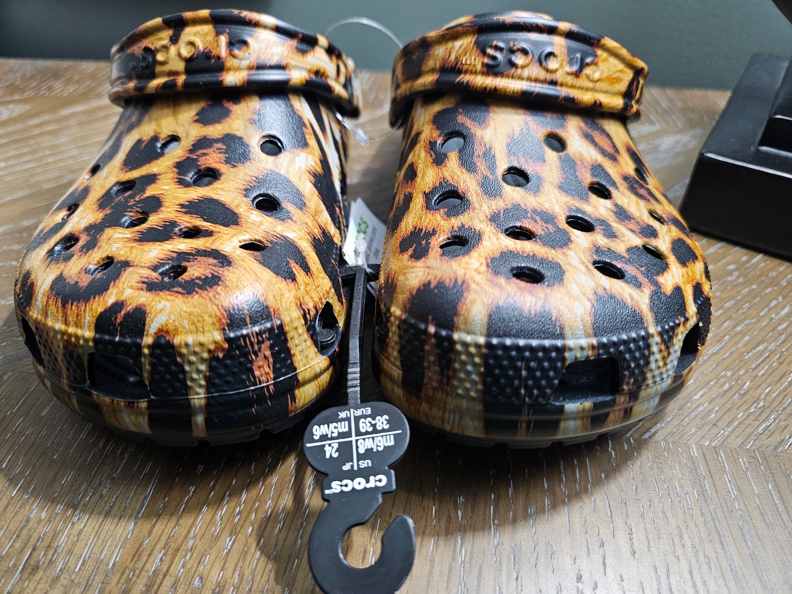NWT Crocs Cheetah Leopard Flame Classic Clogs Unisex Comfort Slip On M6/W8