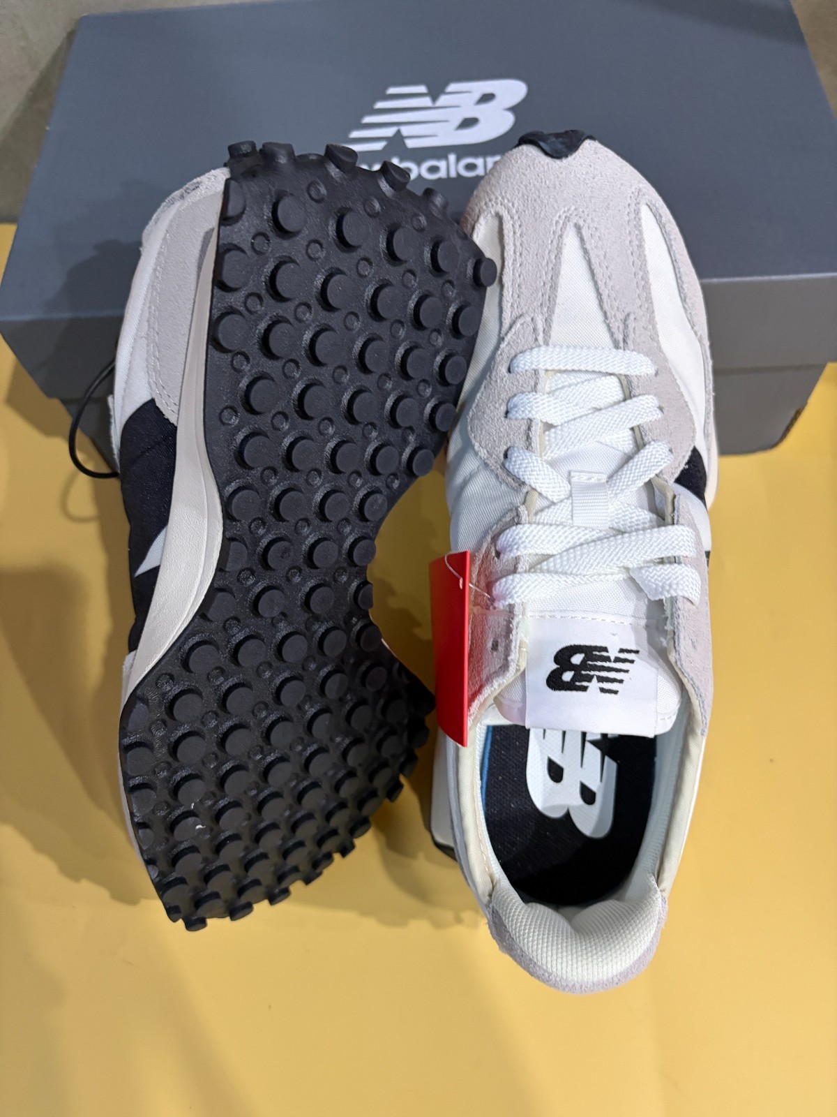 New Balance 327 Lifestyle Women’s Casual Sneaker Sports [EU:36/37] NWT MS327FE