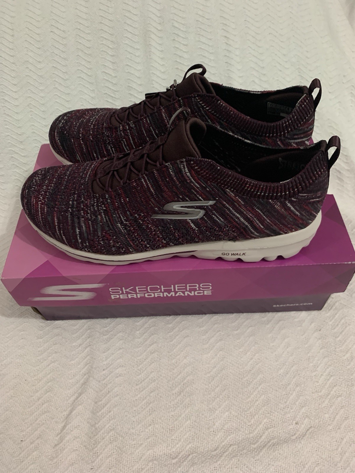 Skechers GO WALK Classic Radiant Moon Women’s 9.5 Wide Burgundy Slip On