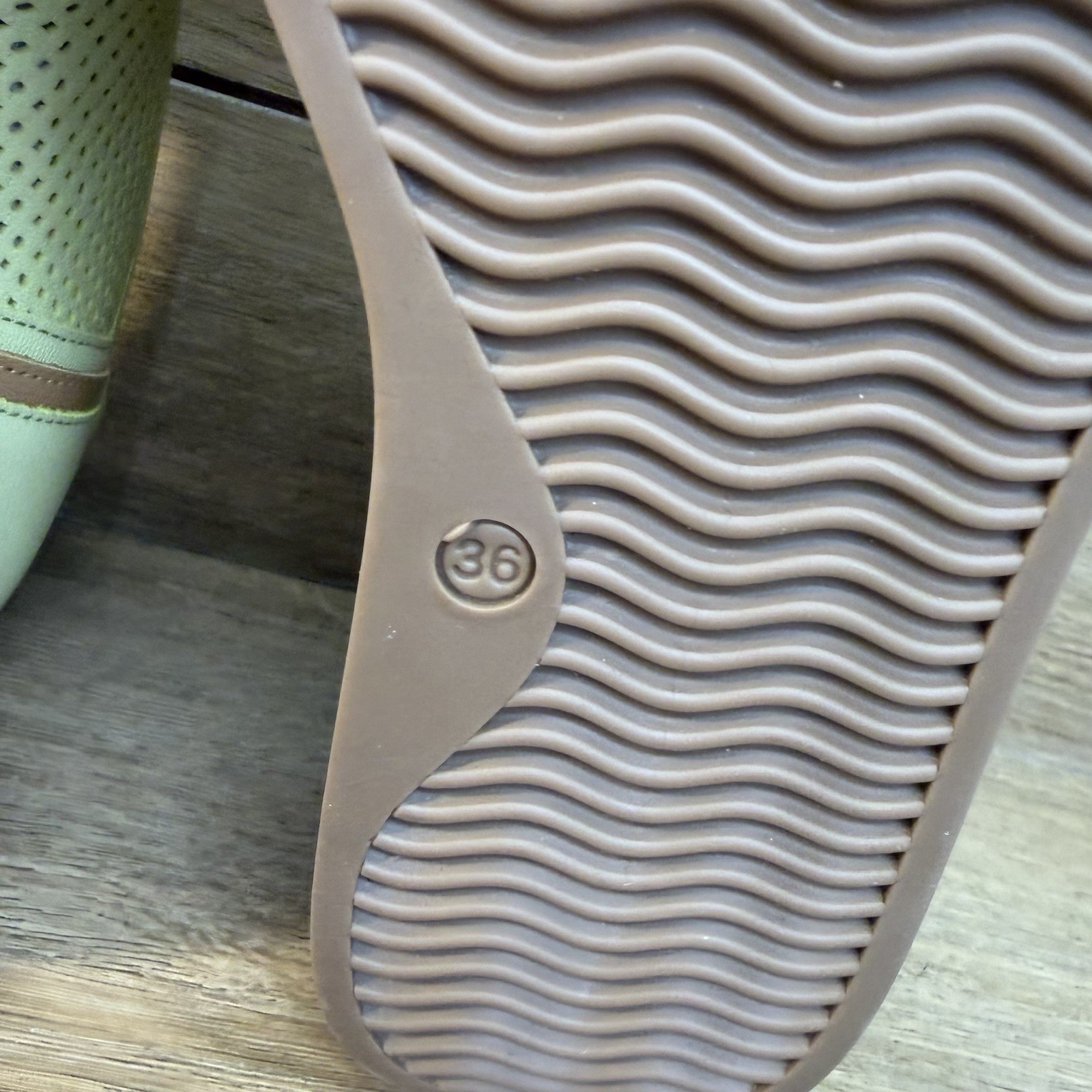 Softwaves Cadie Slip On Suede Platform Shoes Sz 36 US 5.5 Chain Green $350