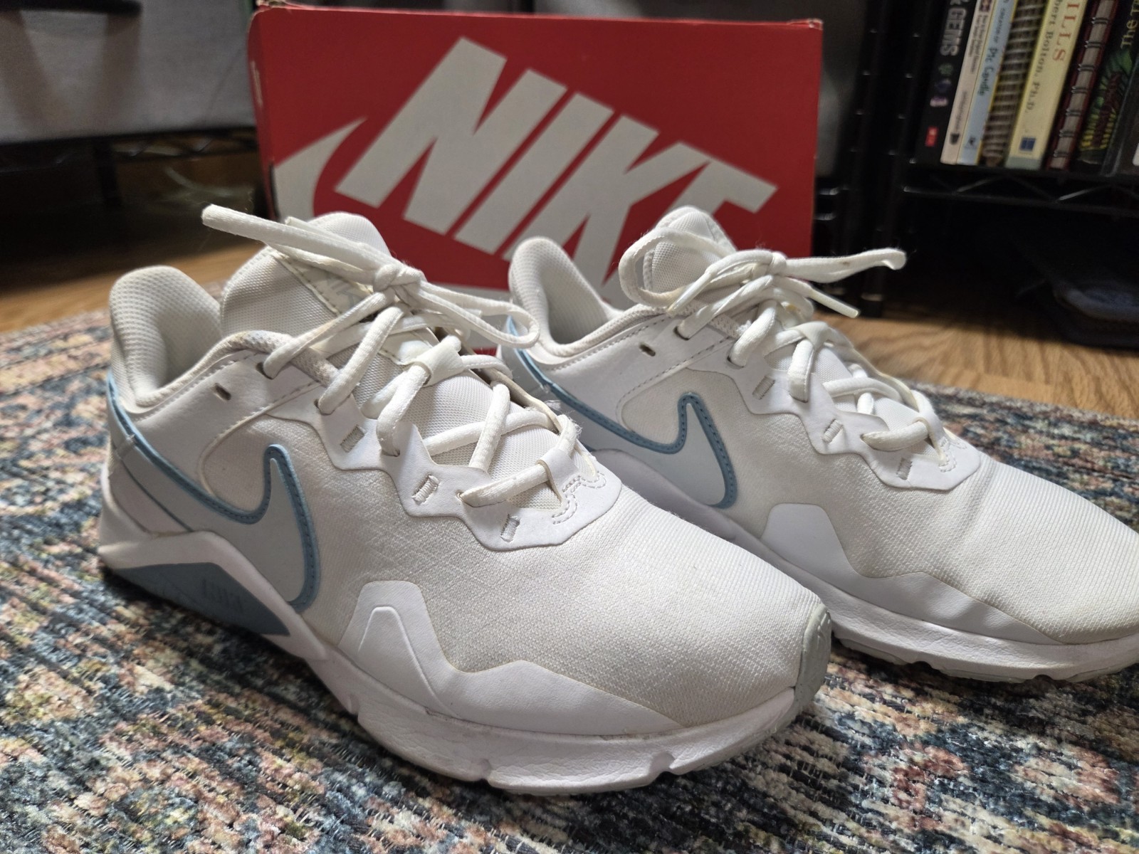 Nike Legend Essential 2 Women’s Training Shoes Size 7 White Blue CQ9545-101