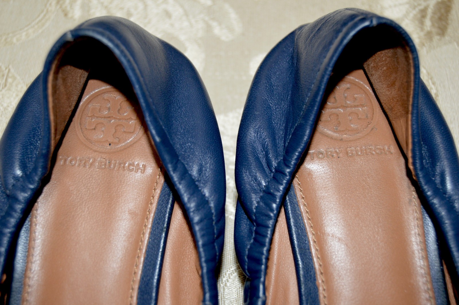Tory Burch Chelsea Gold Logo Heeled Ballet Flats in Navy Blue Leather US 6/6.5M