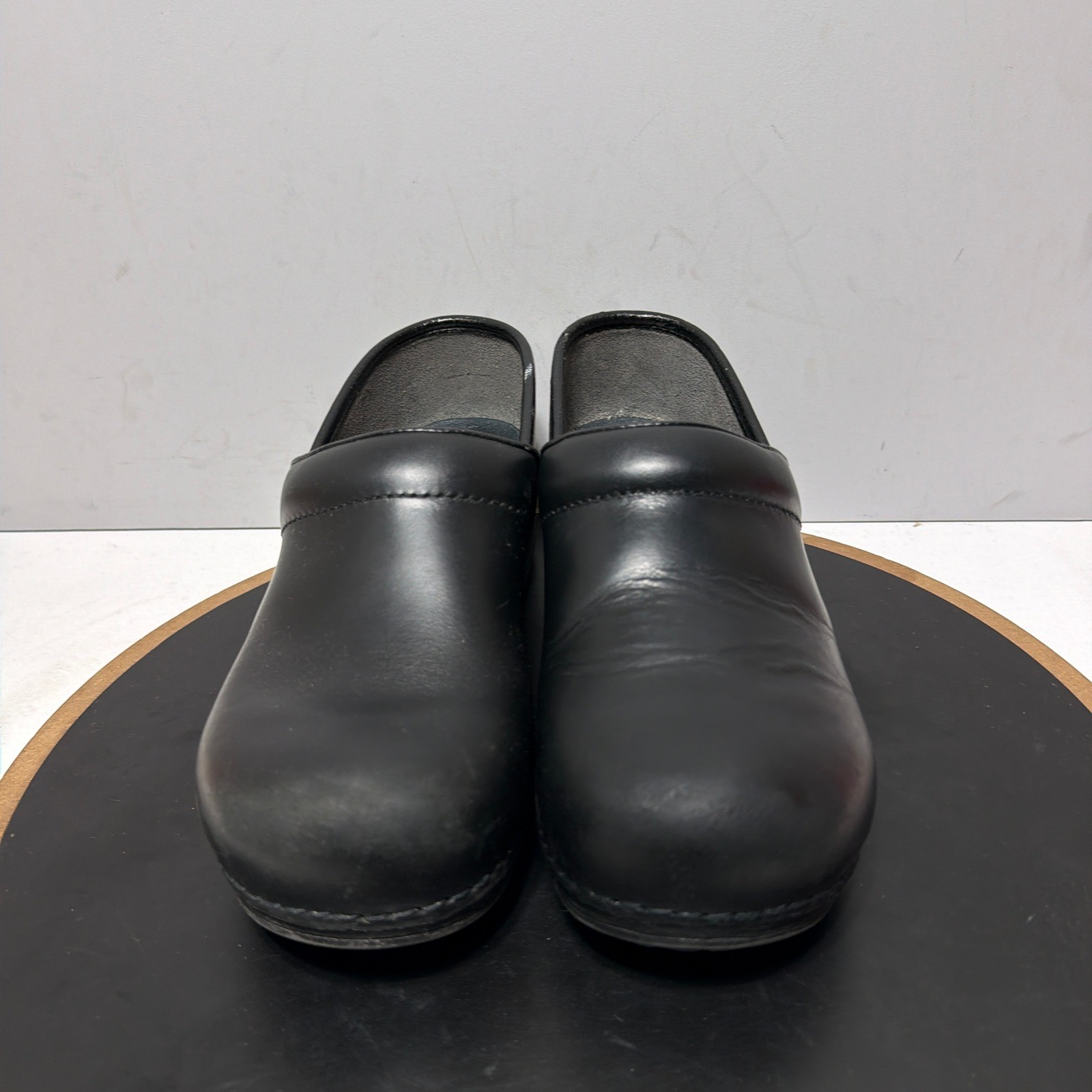 Dansko XP Professional Clogs Women Size 41 Slip Resistant Black Leather Workwear