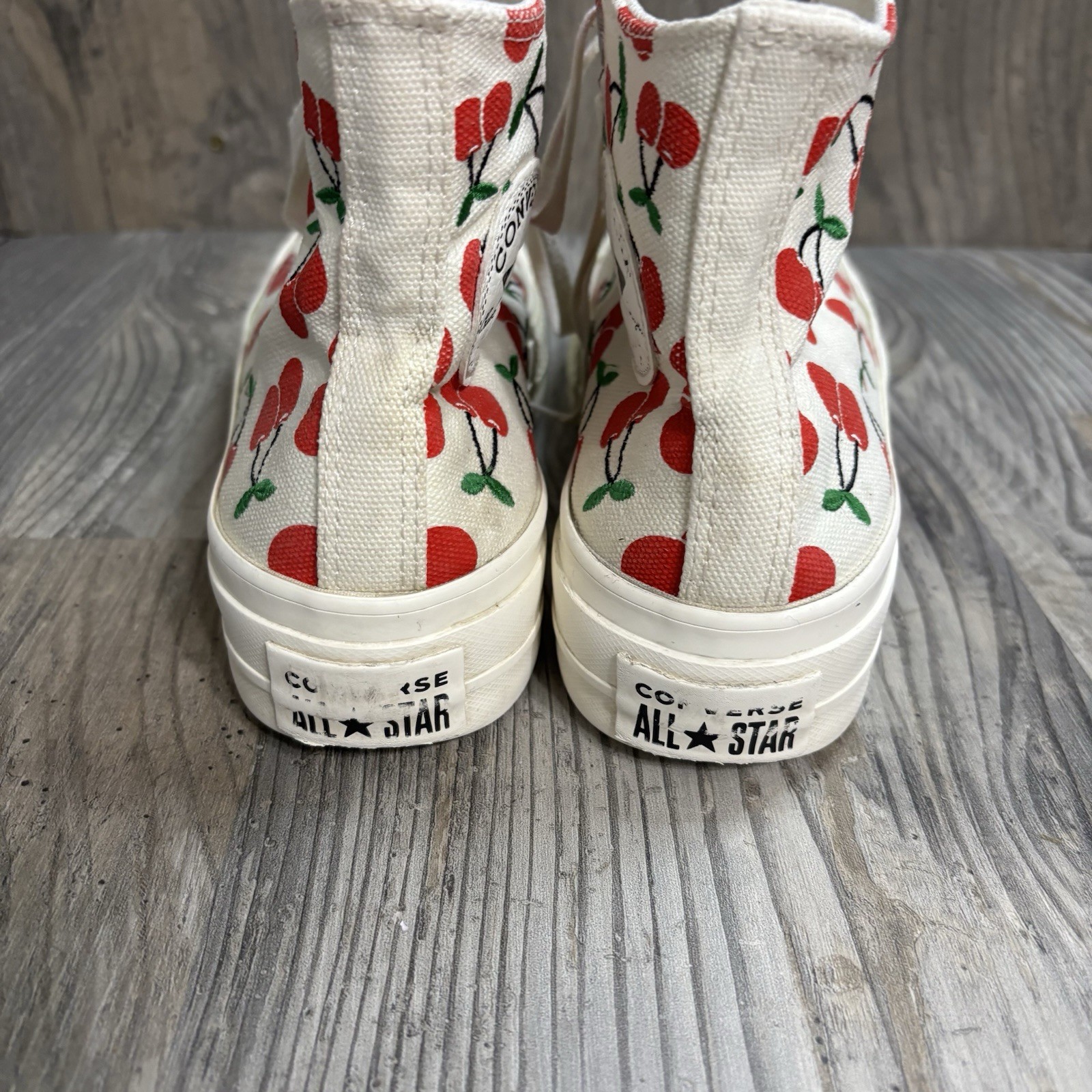 Converse All Stars Cherries Platform Chuck Taylor Hightops Women’s 7