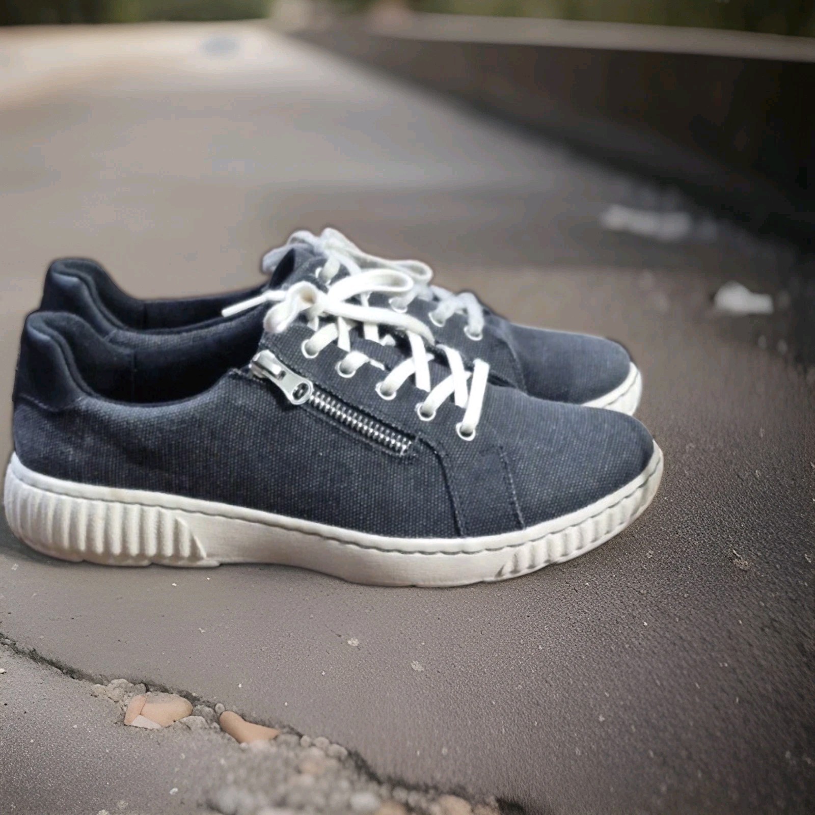 Clarks Caroline Echo Canvas Side Zip Fashion Sneaker Casual Shoes Women’s Size 9