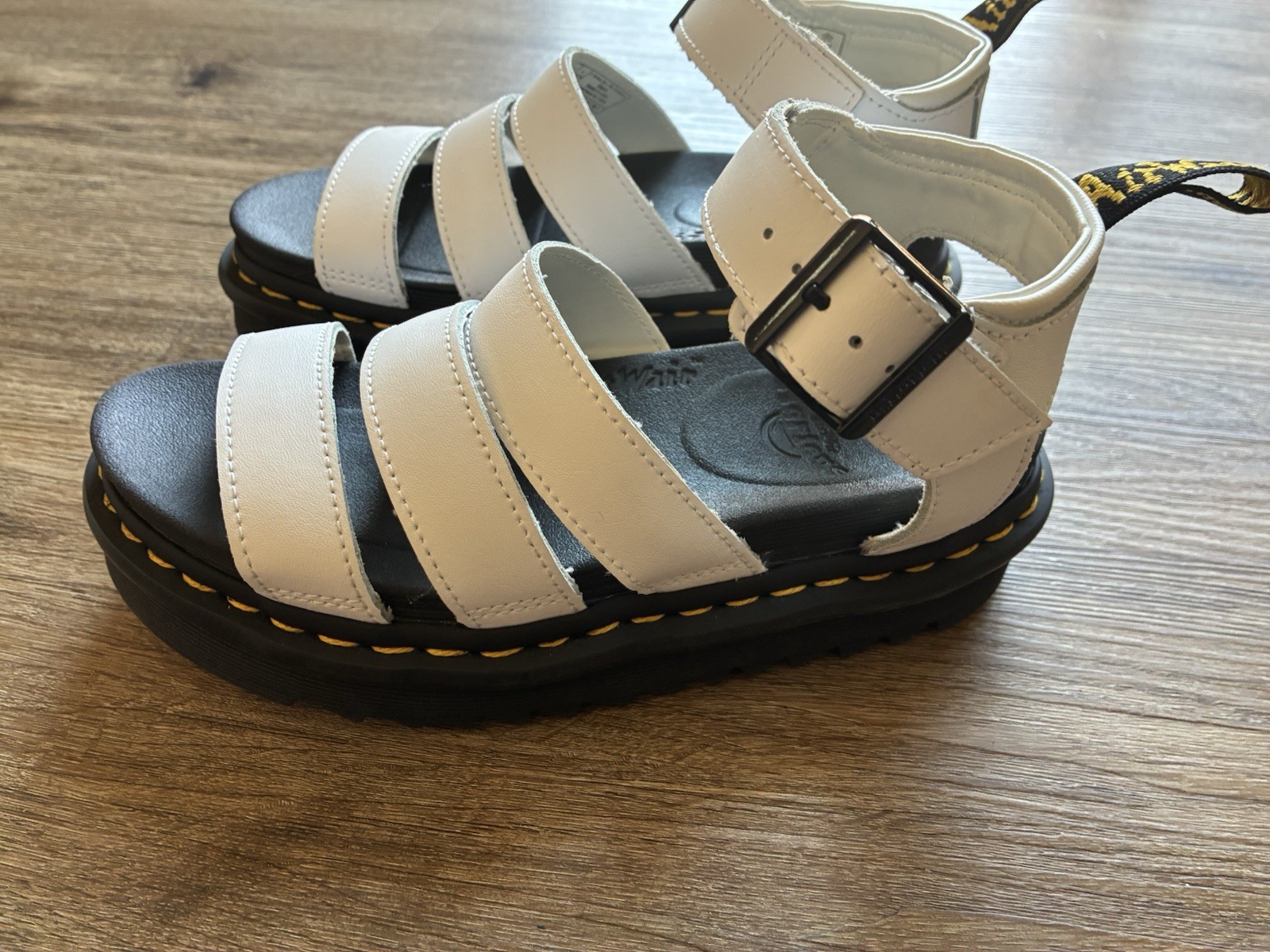 Dr Martens Blaire Leather Sandals In White Women’s Size 5 Unisex M4/W5 New