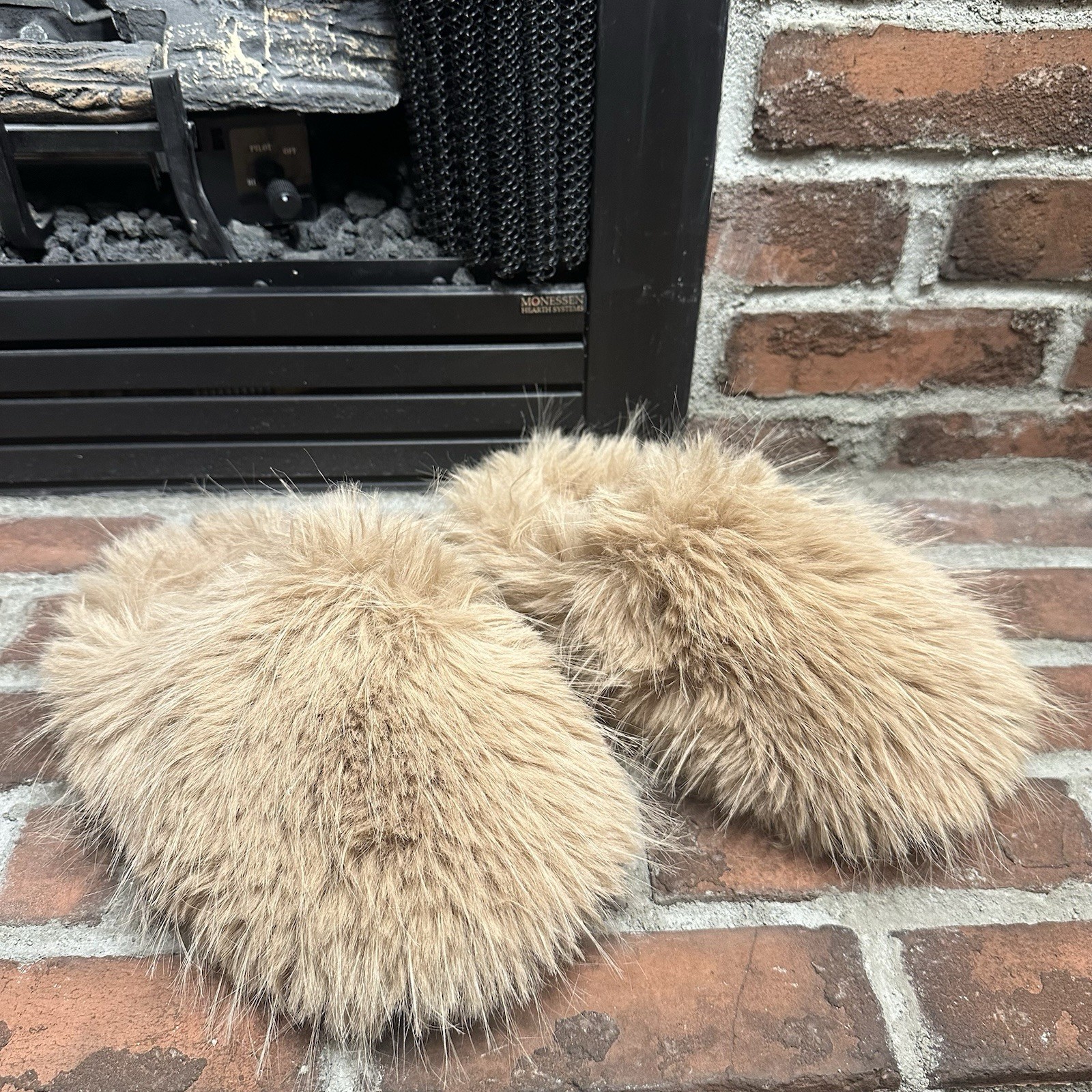 Furry Slippers Size 44-45 Soft Cozy Indoor/Outdoor Home Footwear Unisex Super