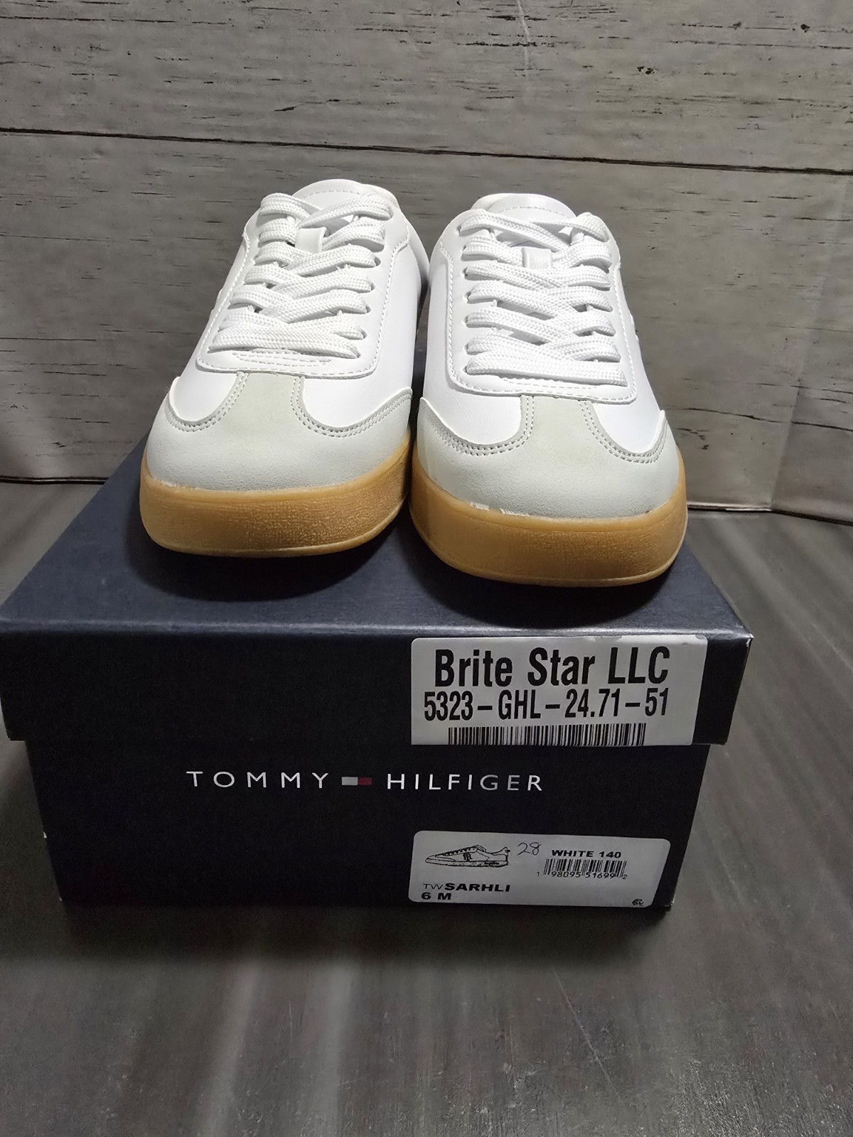 NEW Tommy Hilfiger Sarhli Sneaker Lace Up White NiB Sz 10 Comfortable New In Box