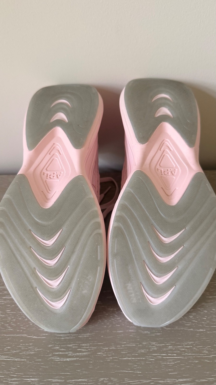 Women’s APL sneaker 7.5