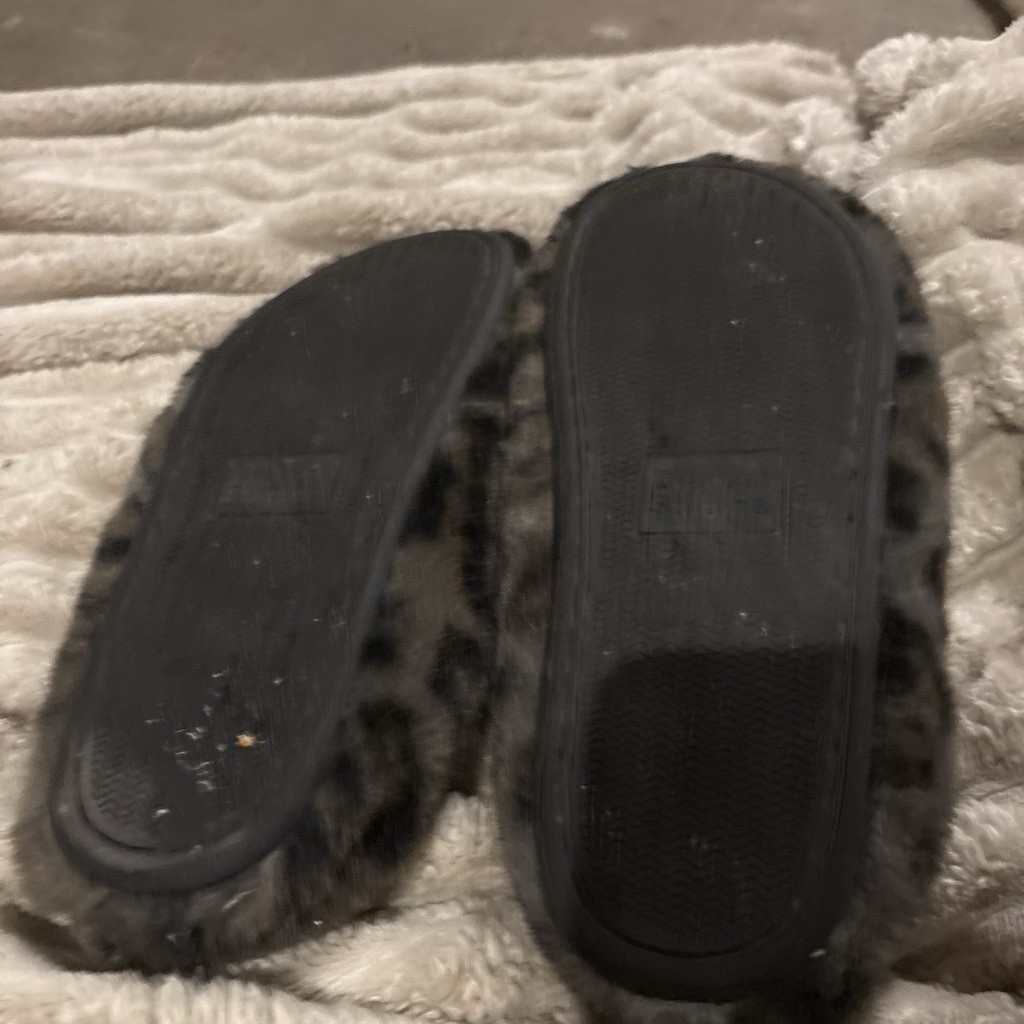 Bravest Studios Women’s Faux Fur Leopard Spike Slip-On Slippers Gray/Black 9