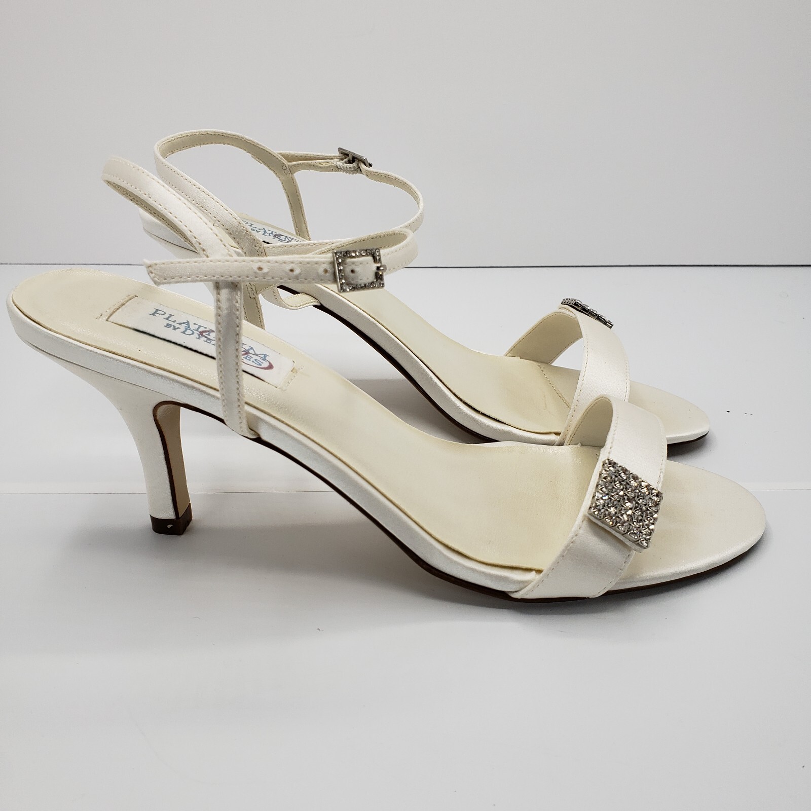 platinum by dyeables dreamy White silk satin Womens Size 8 B Heels Shoes