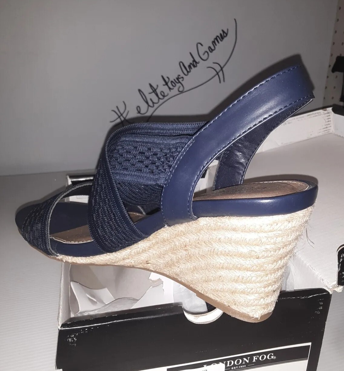 “London Fog” size 8.5 M , Woven Textile Sandals With 3.25” navy Wedge Heel #00Q