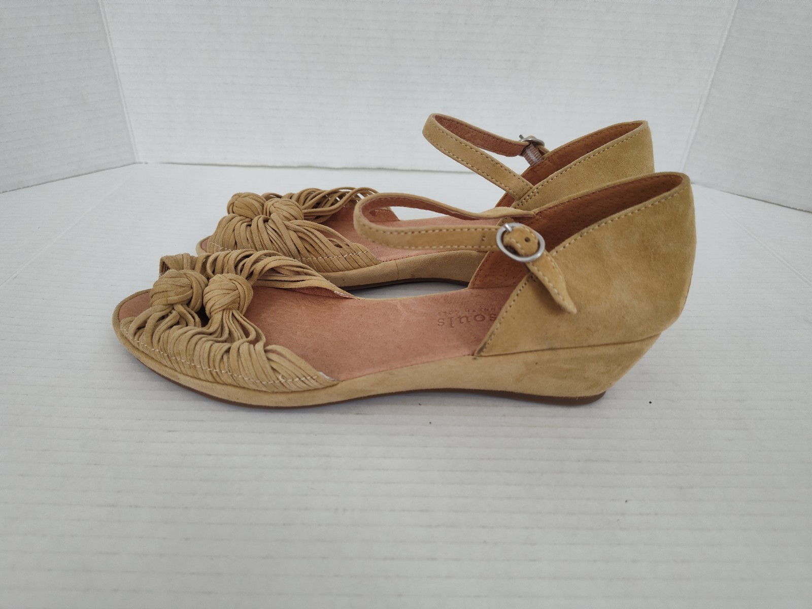 Gentle Souls by Kenneth Cole Lily Knot Wedge Sandals sz 9 Mustard Yellow Suede