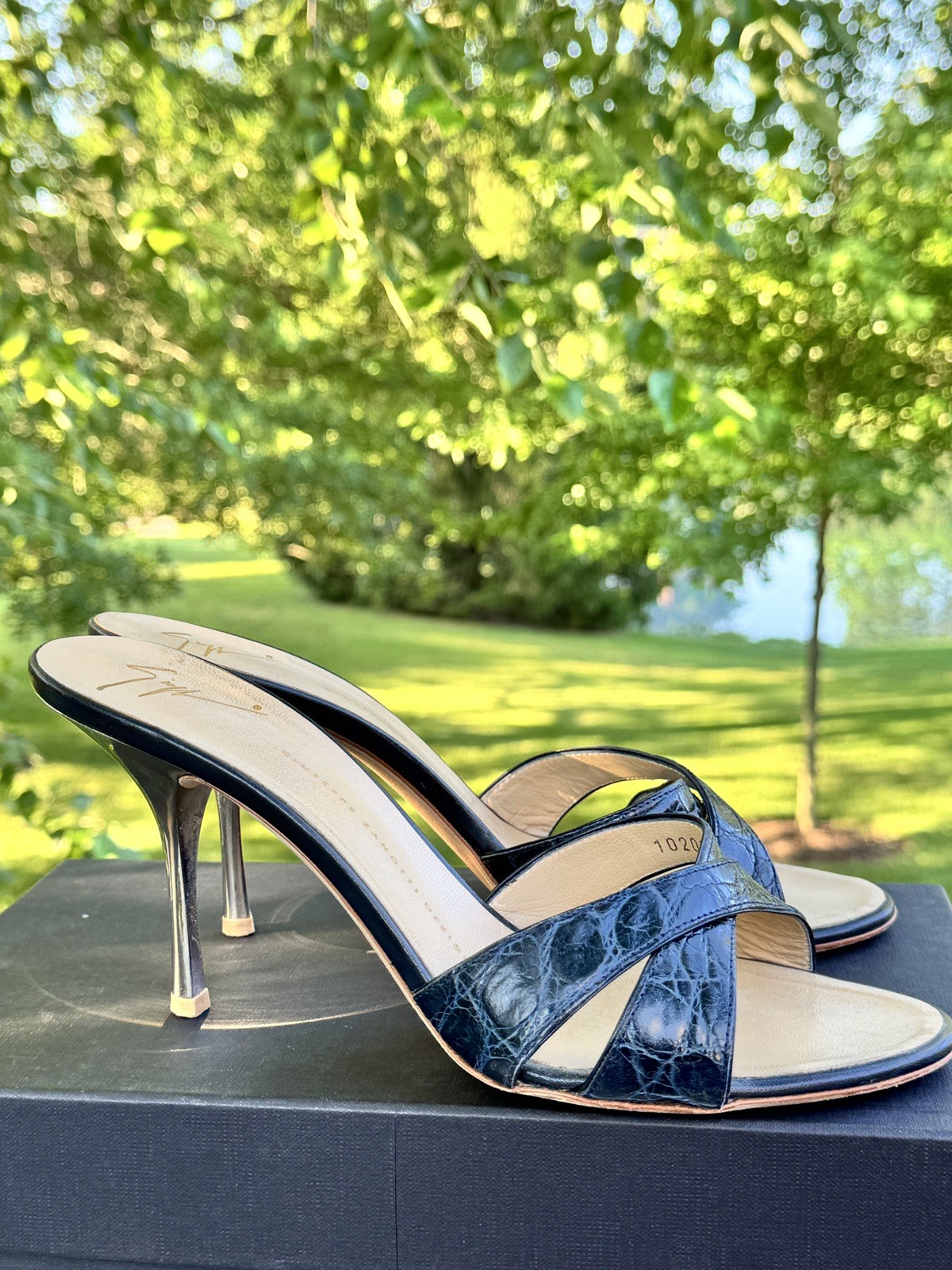Giuseppe Zanotti blue crocodile-embossed leather women’s Sandals, US 8.5