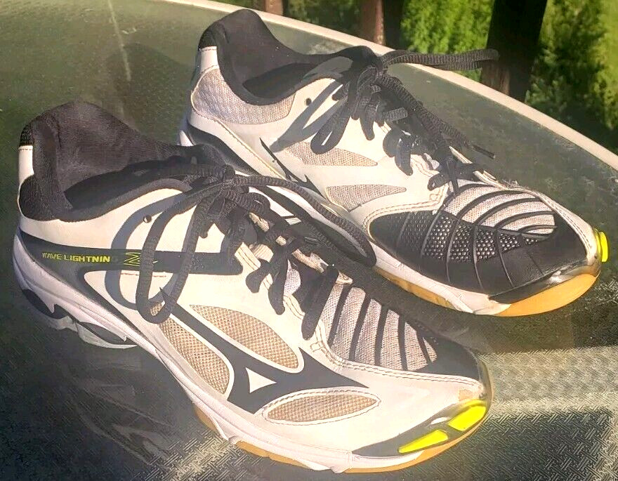 Mizuno Wave Lightning Z3 Women’s Volleyball Shoes Comfort Running Sneakers Sz 9