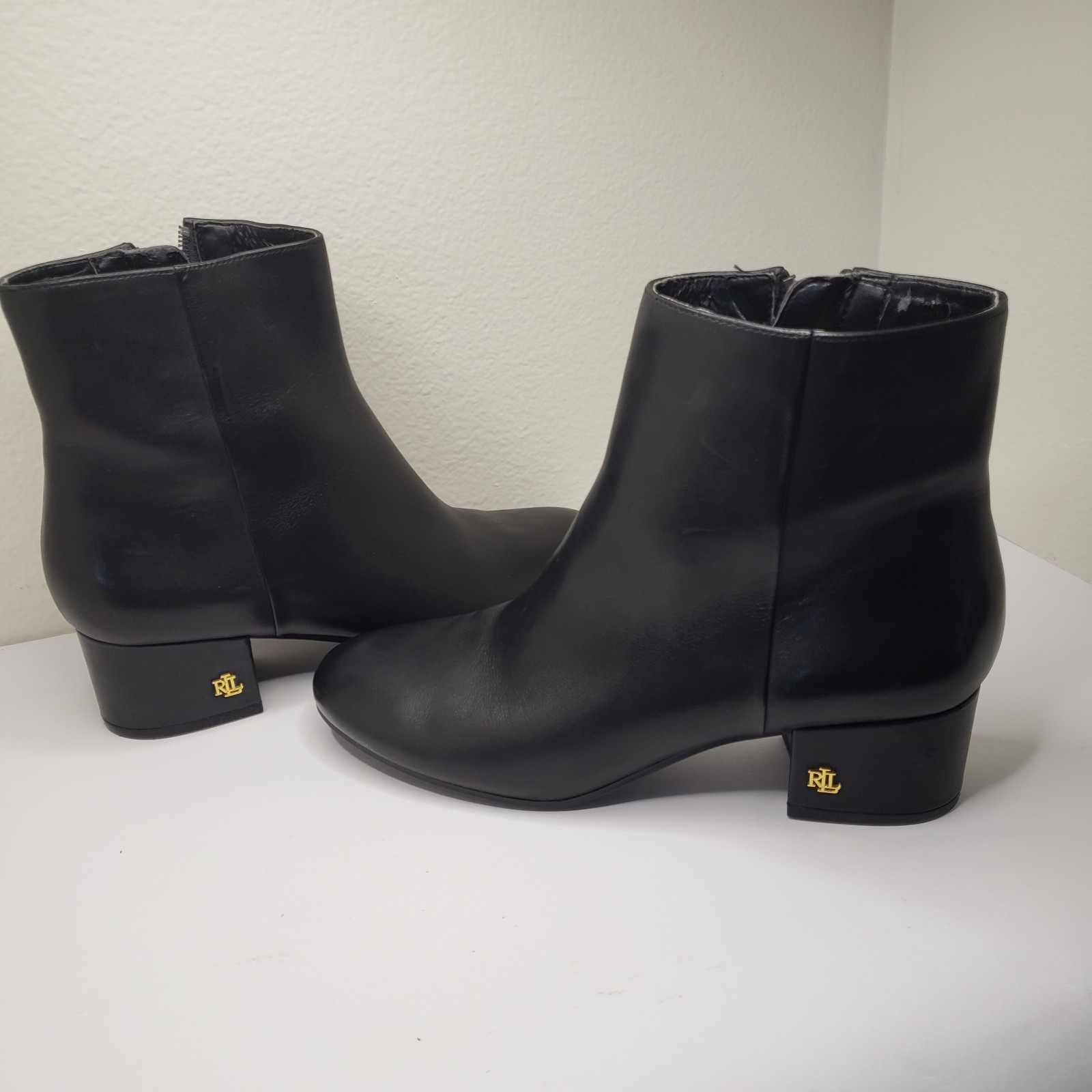 Lauren Ralph Lauren Women 7.5B Boots Ankle Bootie Black Leather Pull On Side Zip