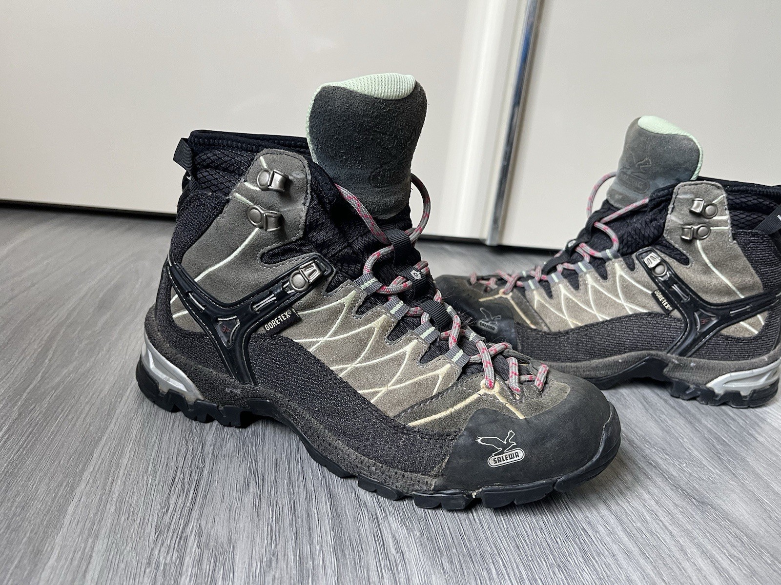 Salewa TRAINER MID GTX Розмір EU38 1/2 insole 24.5 cm ,US 7 1/2 ,UK 5 1/2
