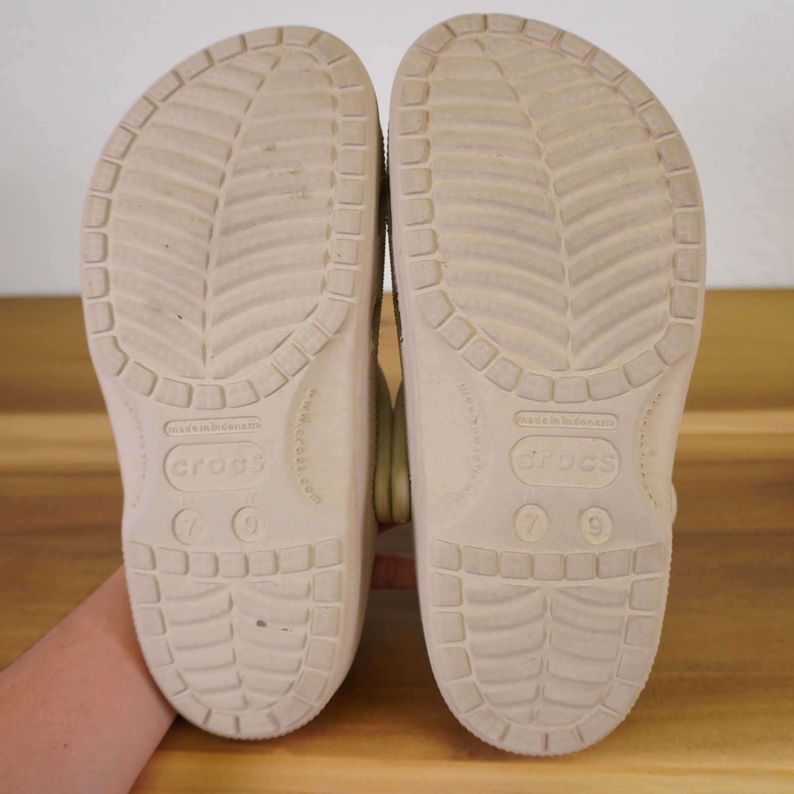 Crocs Baya Clog Unisex Men 7 Women 9 Tan Beige Slip On Comfort Sandals