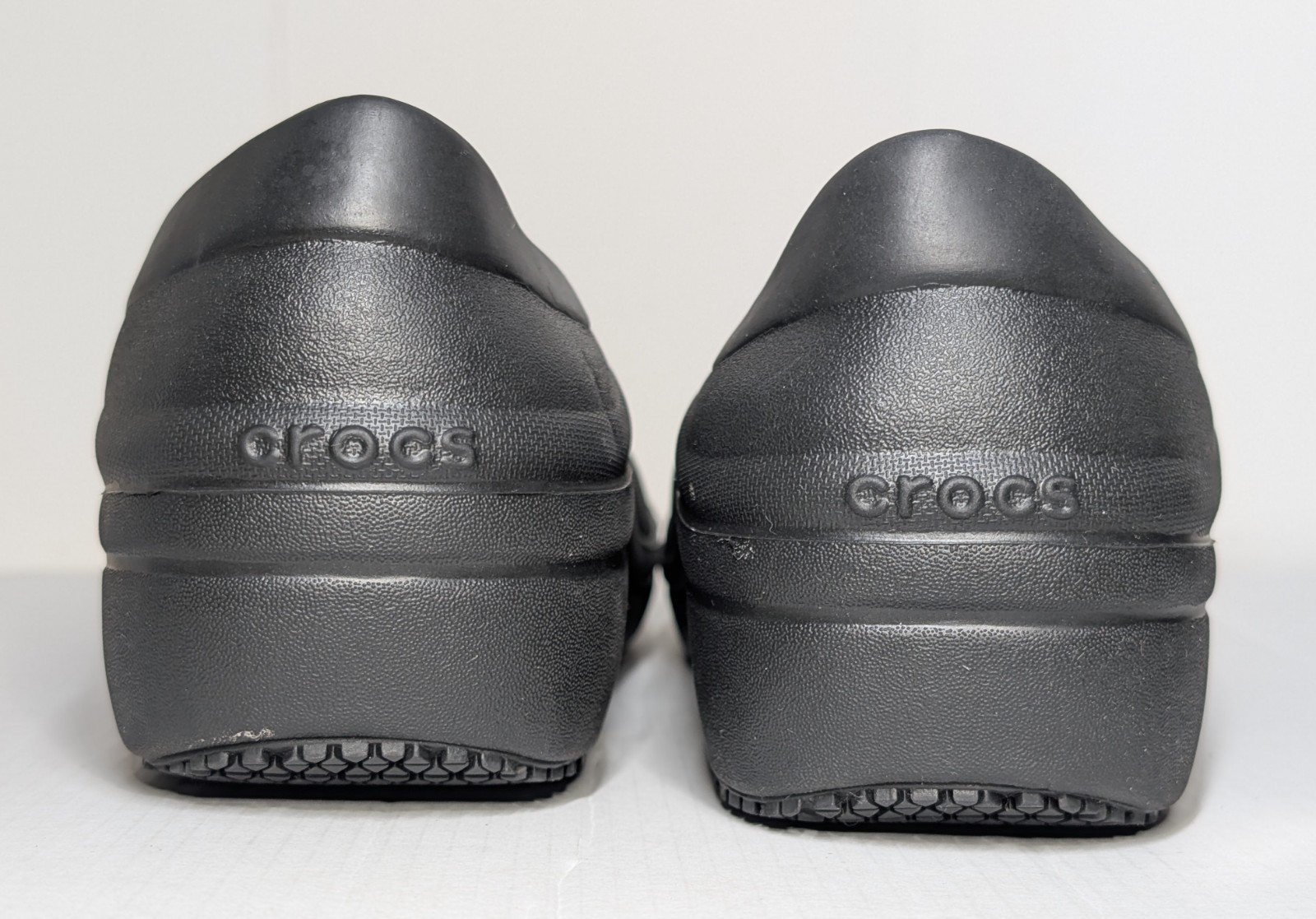 Crocs On-The-Clock Work Slip-Resistant Clogs / Slip-On Work Shoes Size 7