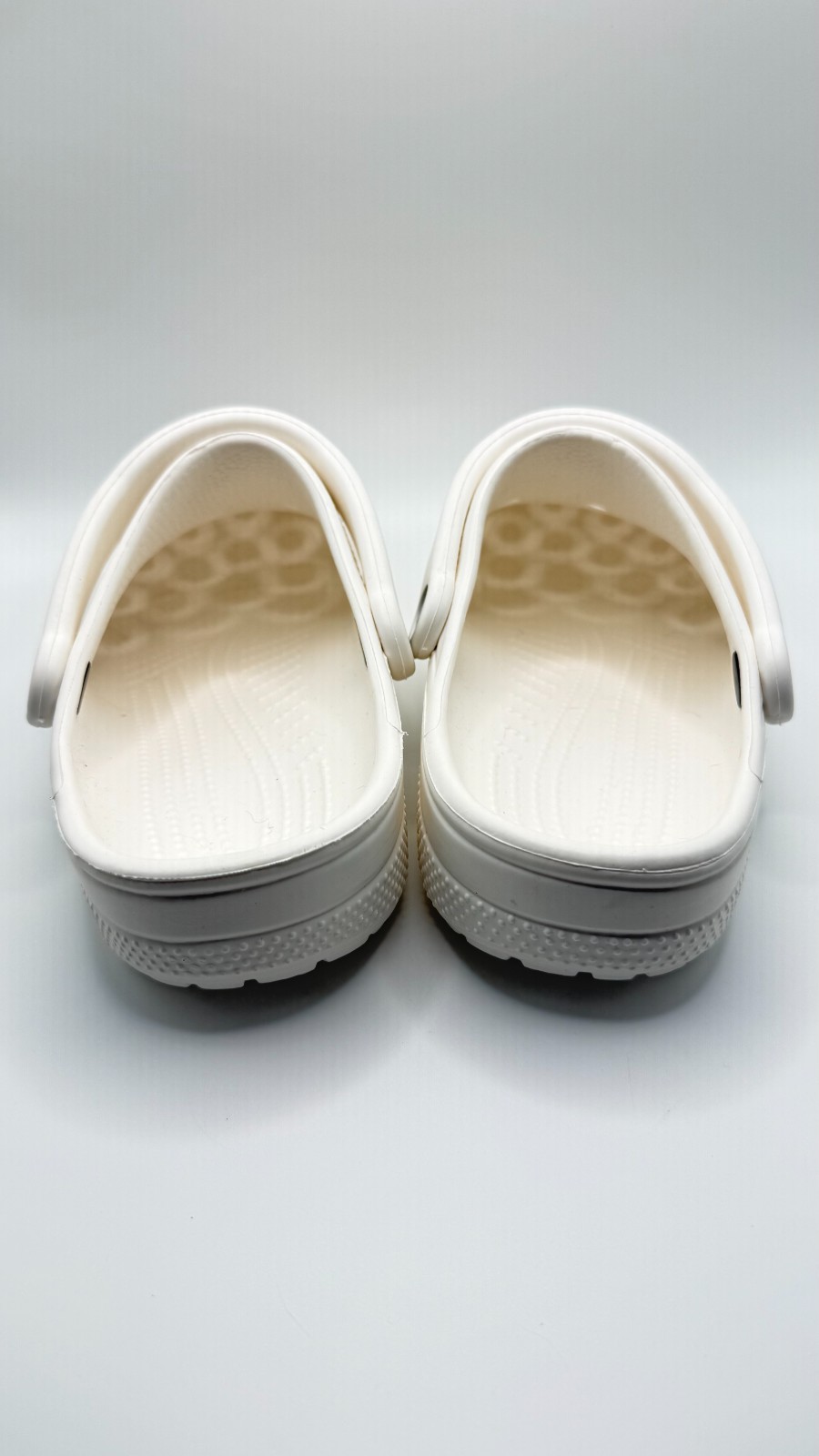 Crocs Classic Platform Women’s Clogs – US 7 – Color White, Could be Unisex.