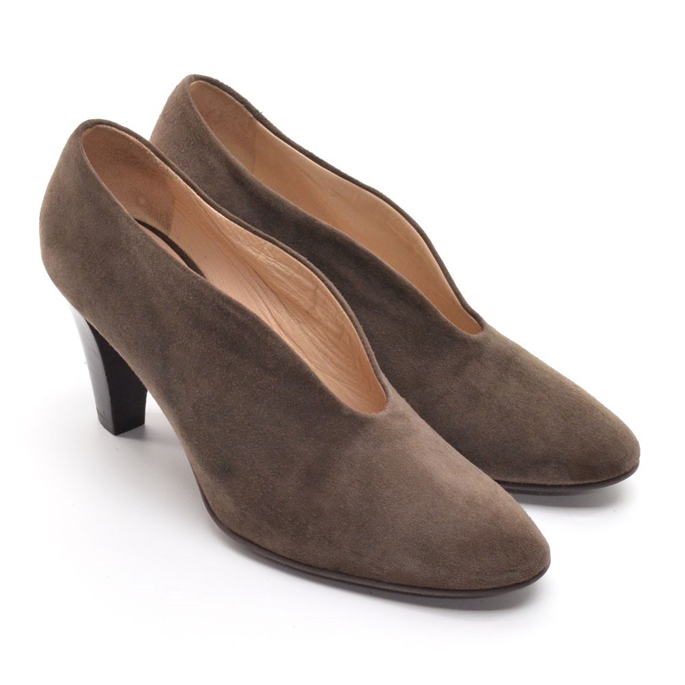 Paul Noyen Pumps Ladies size 38.5 / 8 M Round Toe Brown Suede Slip Heels Shoes