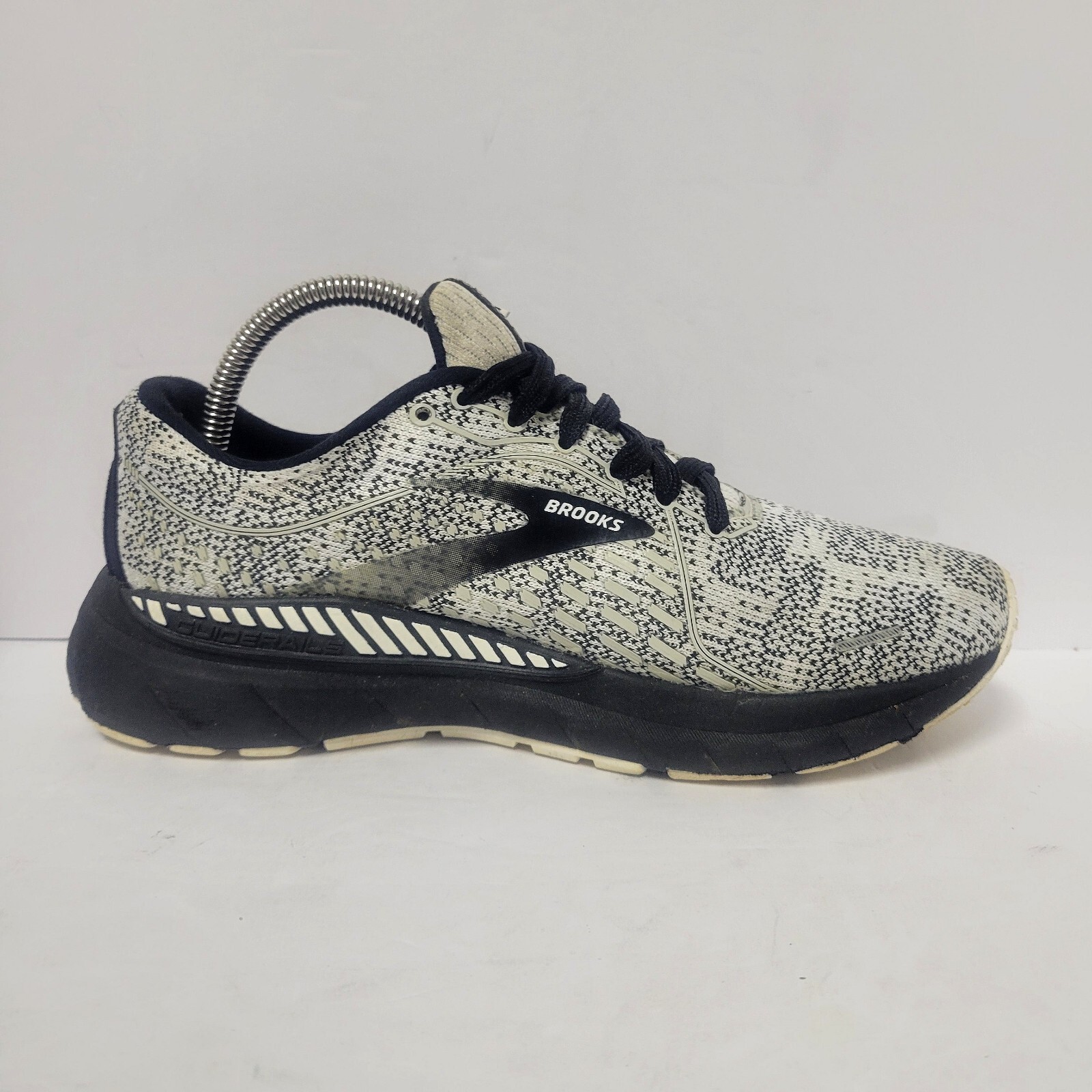 Brooks Adrenaline GTS 21 Womens Sz 8B White Black Running Shoes 1203291B135 Oreo