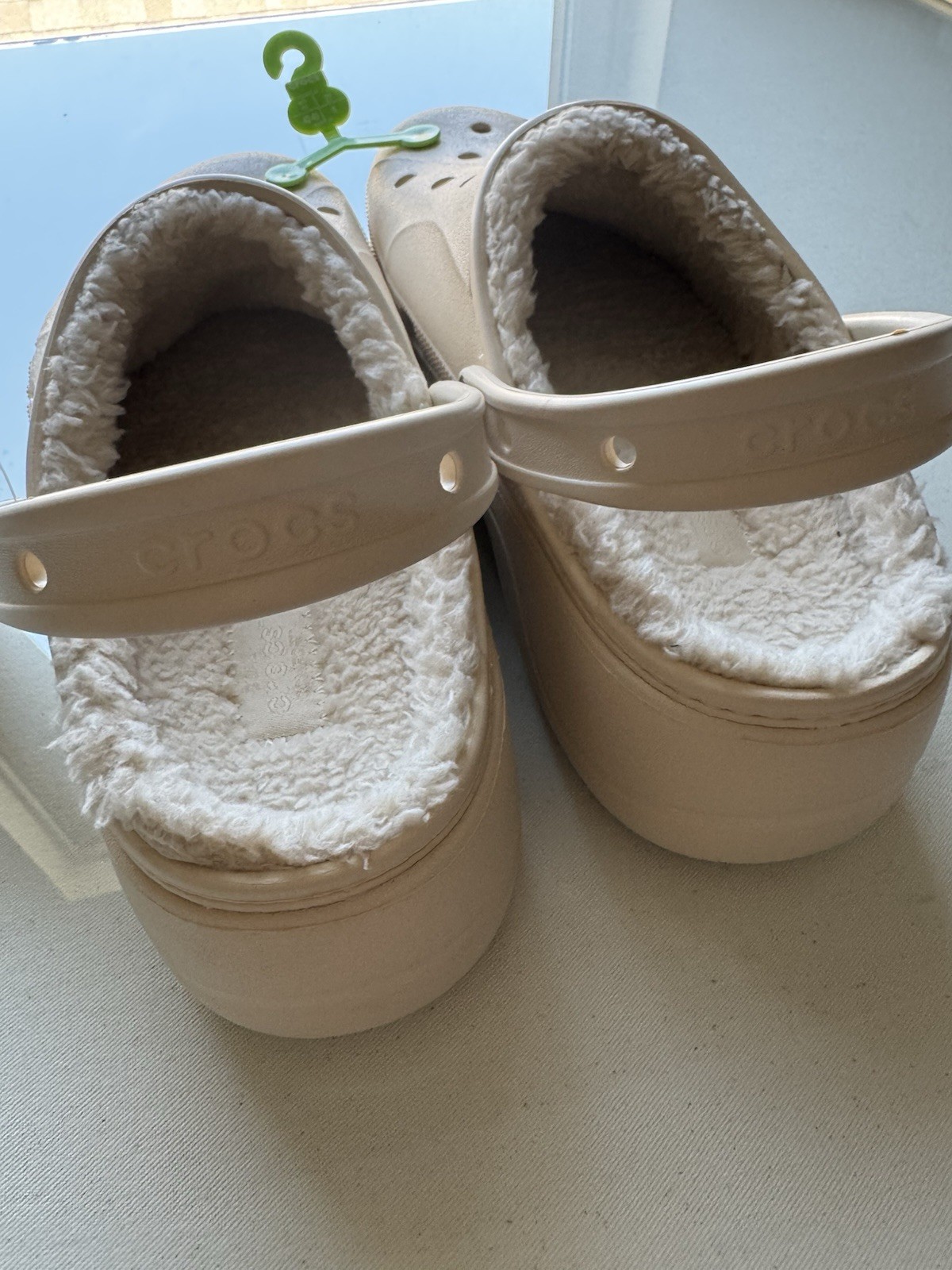 Crocs Baya Lined Clog – Unisex Men’s 9 / Women’s 11 – Beige Faux Fur NWT 1172