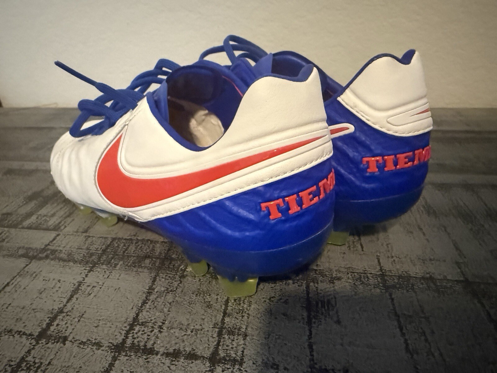 Size 8 Nike Tiempo Legend VI FG ACC Women Soccer Shoes, White/Blue 844248-164