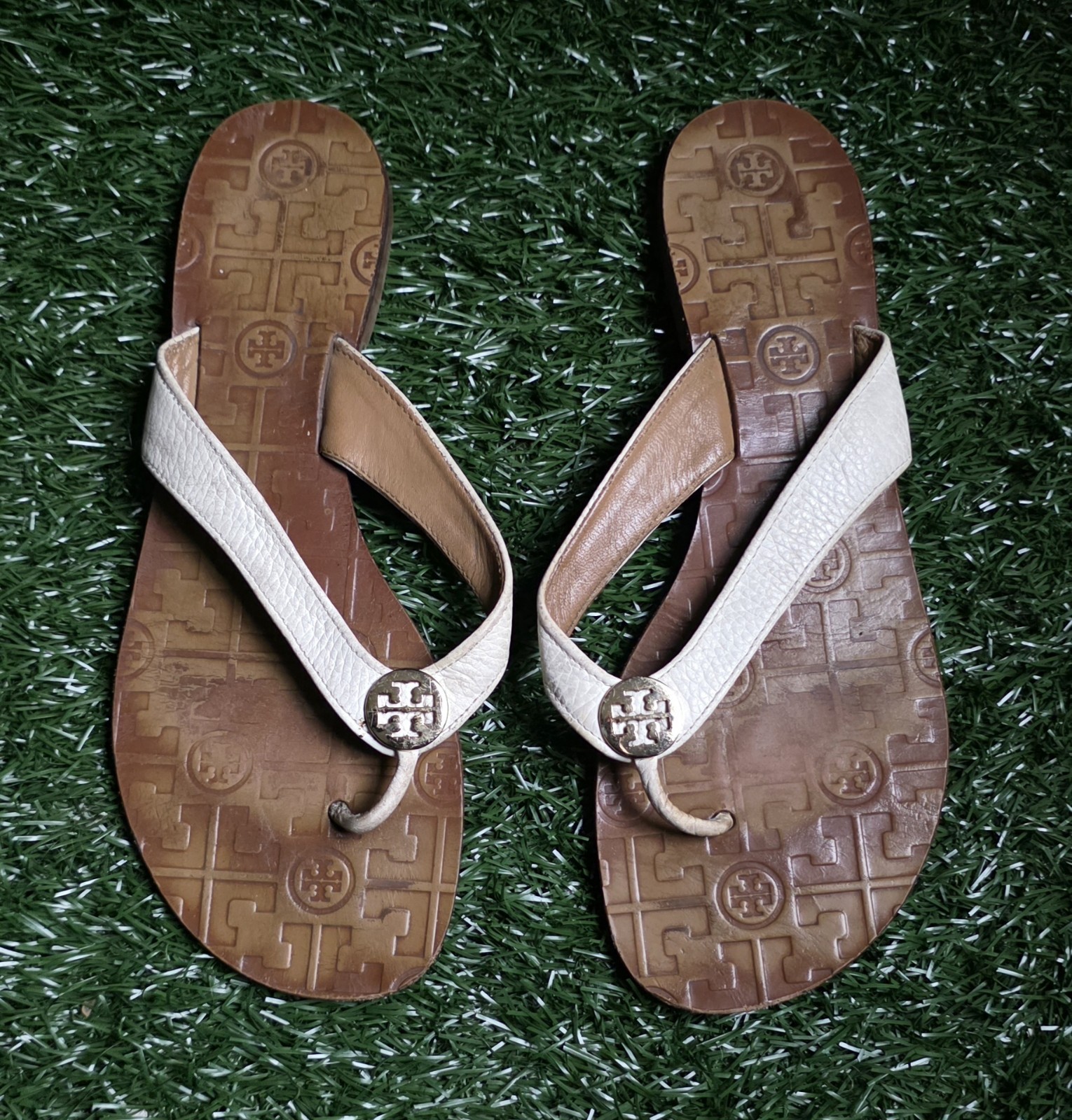 Tory Burch Thora Thong Leather Flip Flops Sandals White Brown Gold Logo Size 9.5