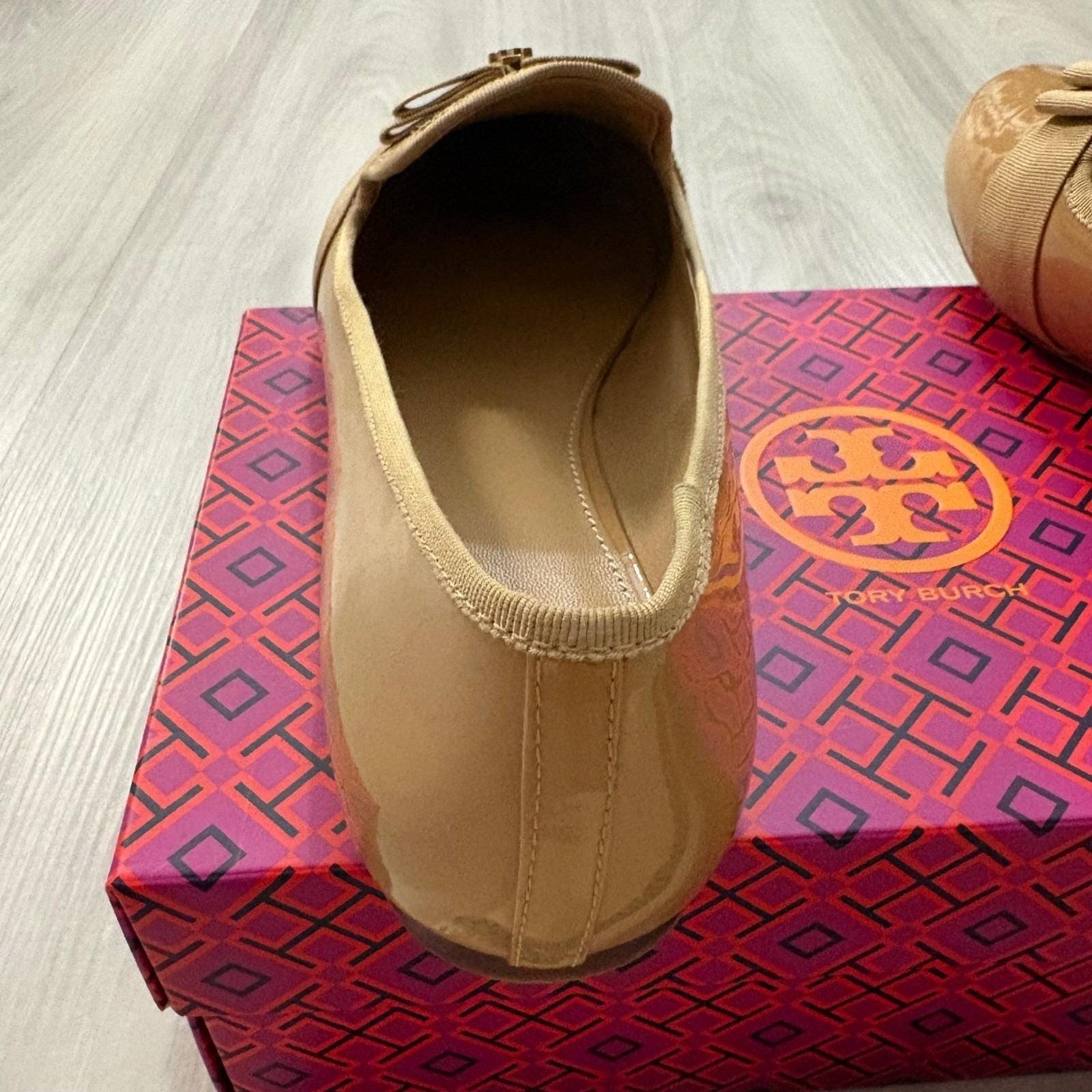 Tory Burch Gigi Patent Leather Bow Loafers Tan Beige Gold Logo Flats 10M 32944