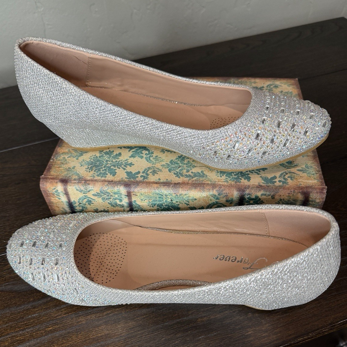 Forever Silver Glitter Rhinestone Wedge Slip On Round Toe Women’s US 8
