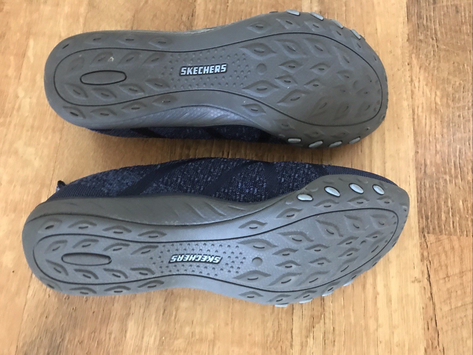 Skechers Relaxed Fit Breathe Easy Infi-Knity Women’s SlipOn Shoes, Navy Size 7.5
