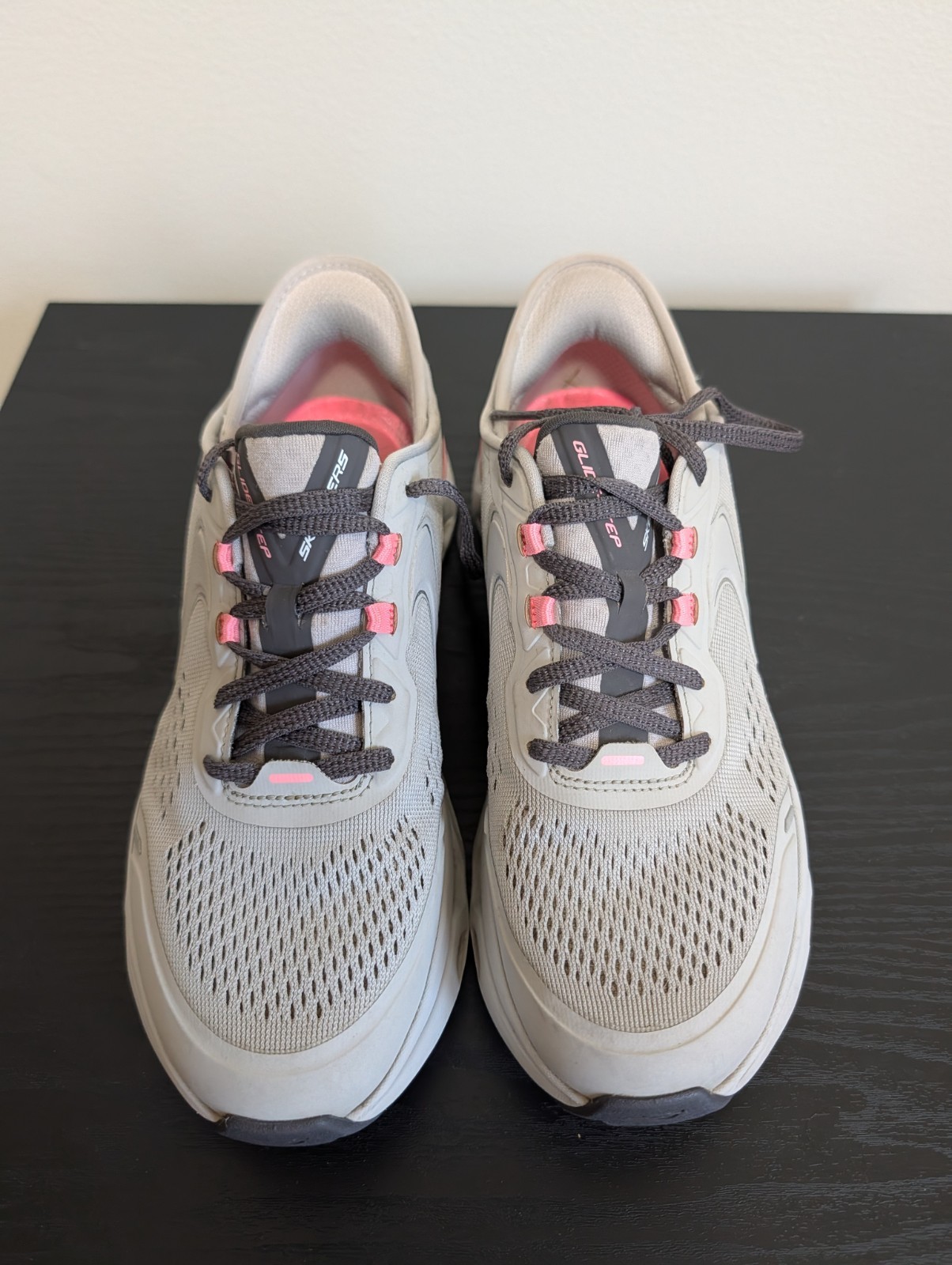 Skechers Slip-in GOwalk Glide-Step Altus Shoes Womens Size 7.5 Athletic Slip-ins