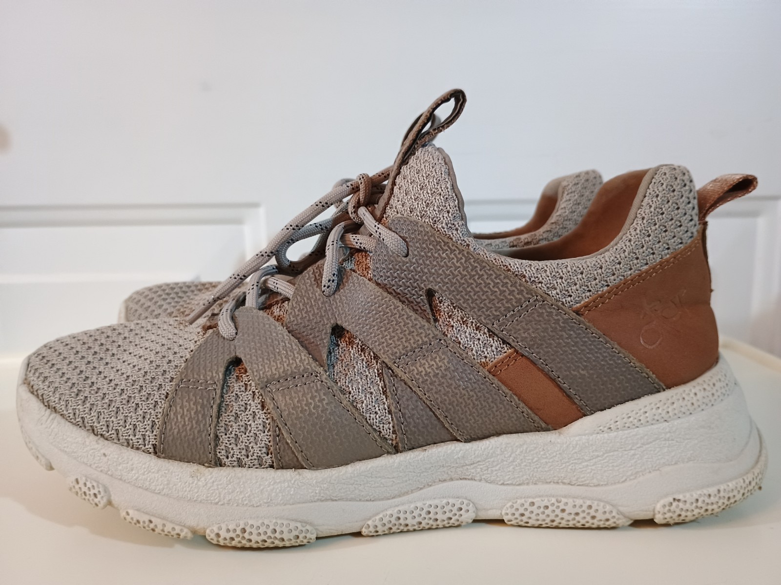 Otbt Unison Lace Up Taupe Synthetic Leather / Fabric Comfort Shoes sz 6.5