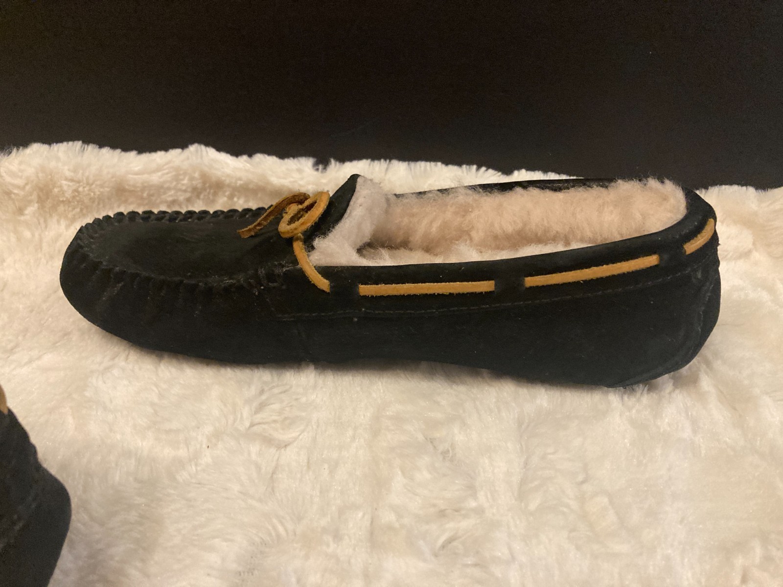 UGG Women’s Dakota Black Suede Moccasin Slippers Shearling Lined Shoes Size 8