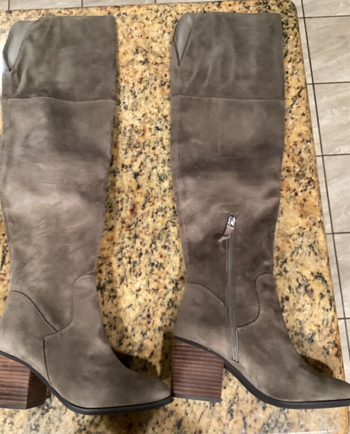 Women NIB «BP.» Gray/brownish suede block heel boots. Size 7M