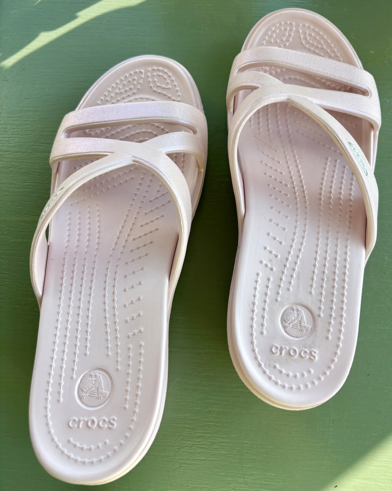 Crocs Pink Iridescent Patricia Strappy Cross-Strap Wedge Slide Sandals. Size 8W