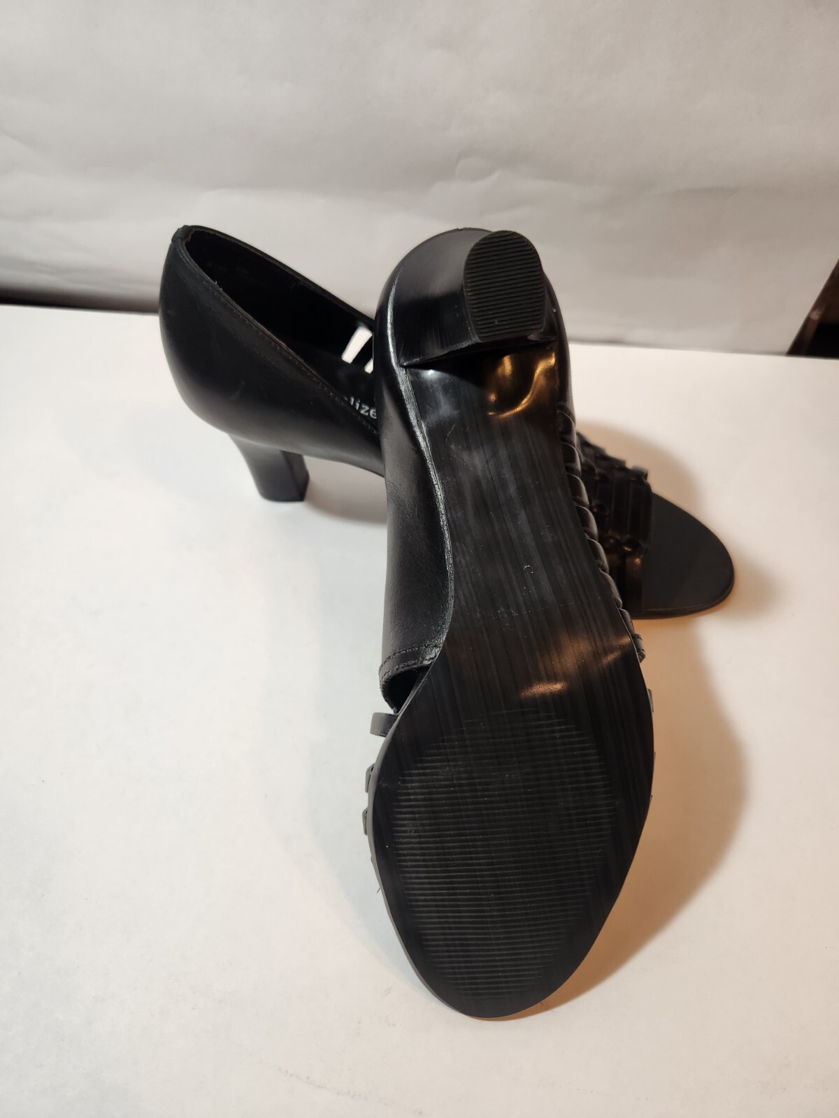 Naturalizer size 8m Black Leather heels peep toe with cut outs pre-owned