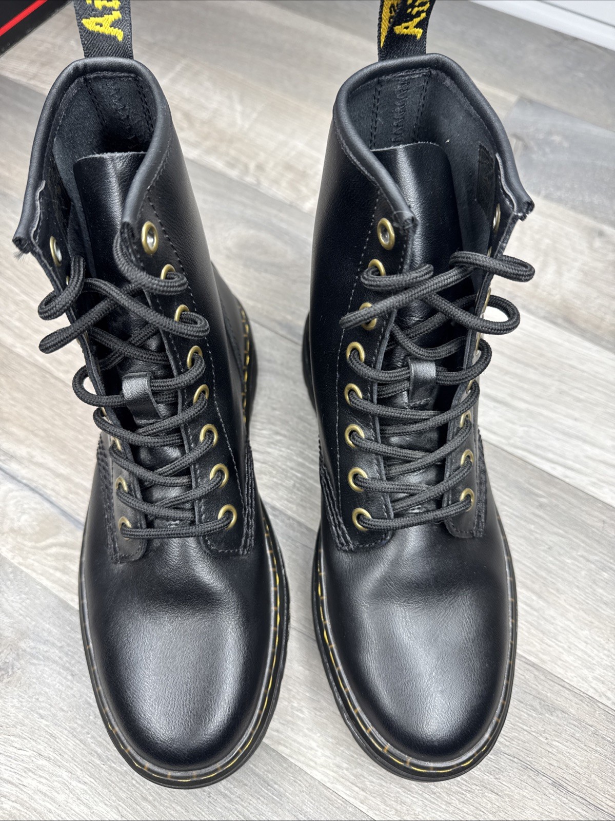 Dr. Martens 1460 Women’s Original Smooth Leather Lace Up Boots – Black, Size 6W