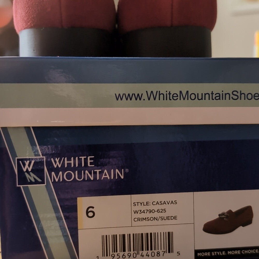 White Mountain suede Shoes Size 6